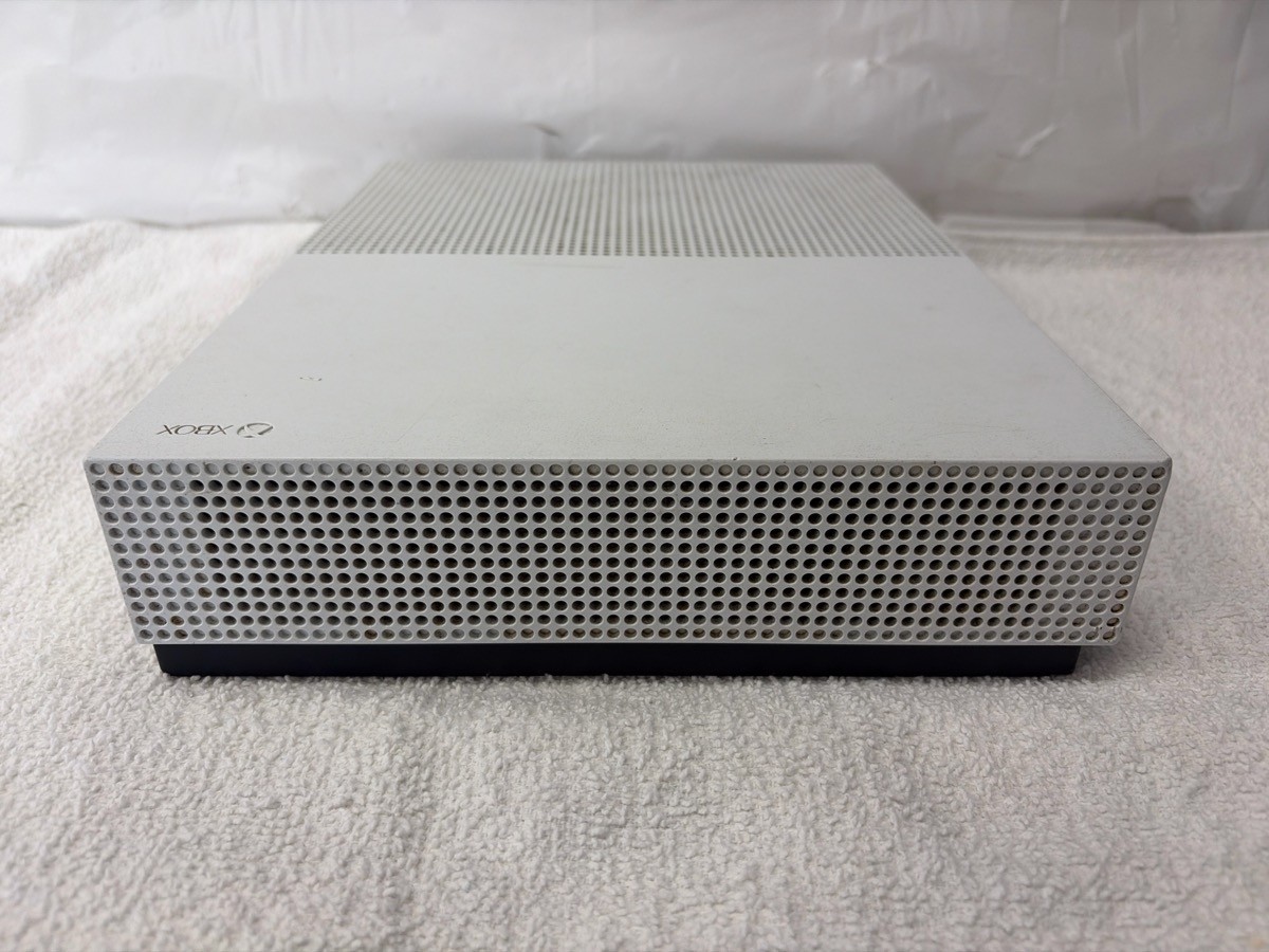 PRE OWNED MICROSOFT XBOX ONE S – CONSOLE – ALL-DIGITAL EDITION – 1TB (P23016500)