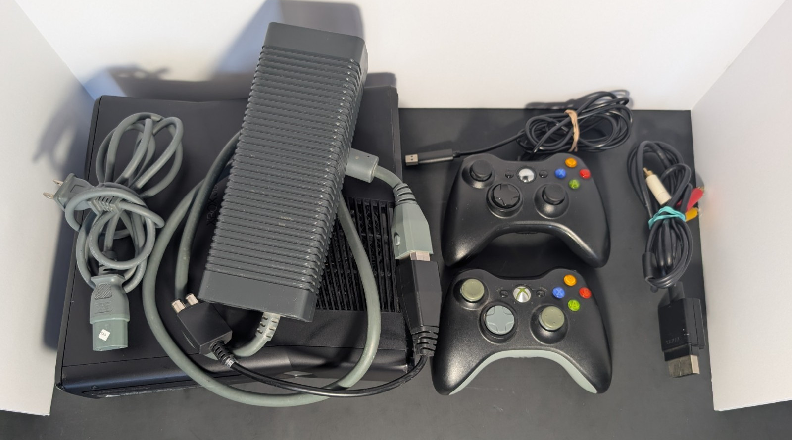 Xbox 360 S Console 250GB Bundle – 2 Controllers, Power Cable, Composite AV Cable