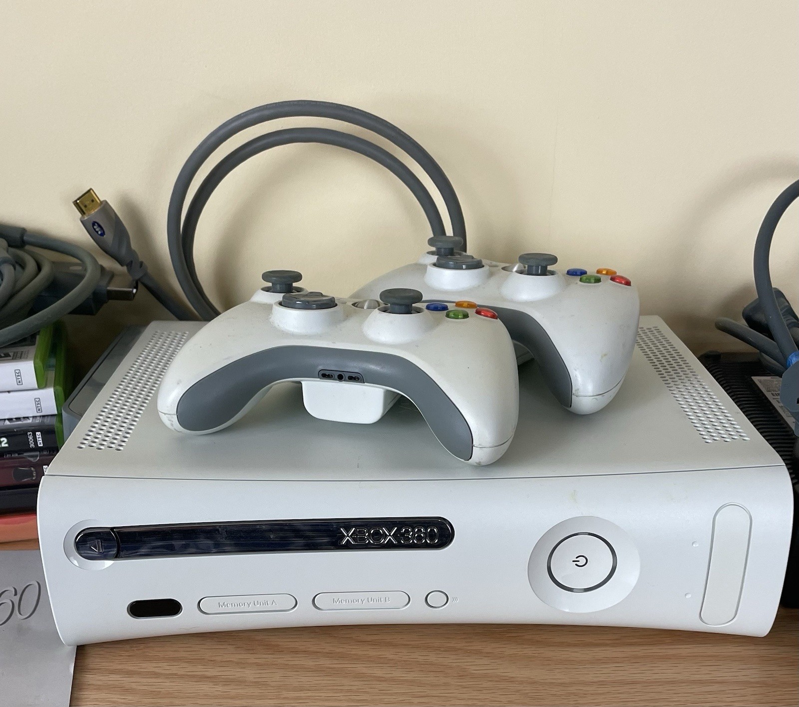 Xbox 360 Arcade 256MB Bundle w/ 2 Controllers 6 Games/ Cables -Tested