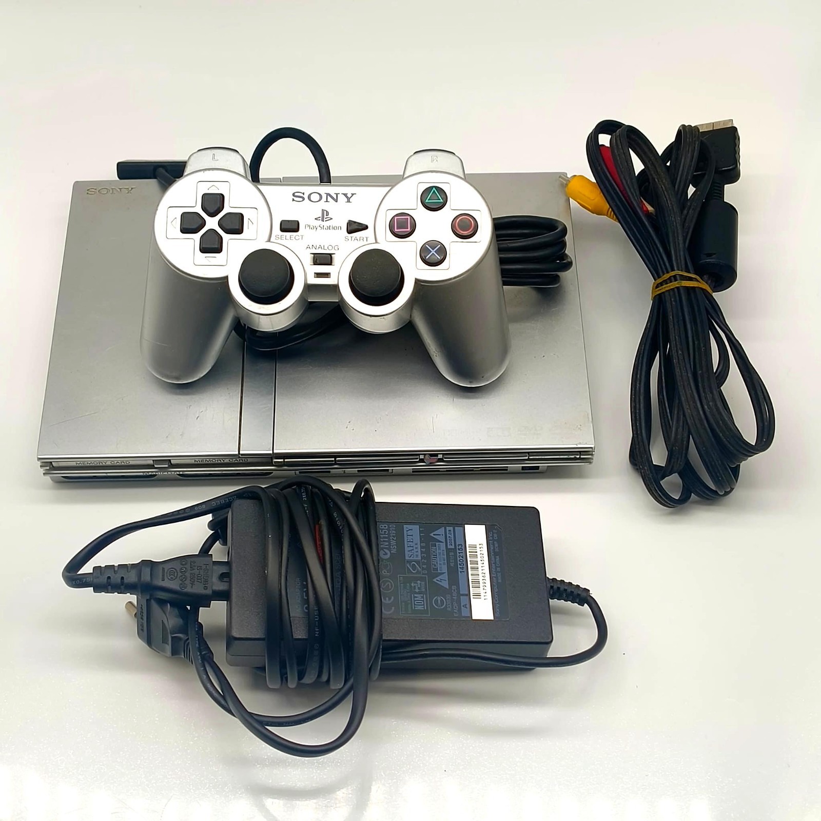 SONY PS2 PLAYSTATION 2 SLIM SILVER SCPH-75004 + CONTROLLER + CABLES – TESTED