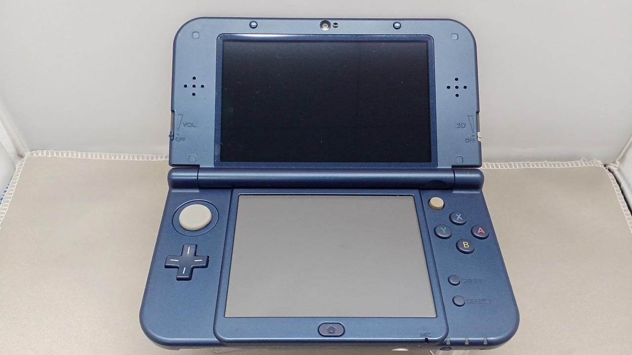 New Nintendo 3DS XL (LL) RED-001 Portable Game Console A3358