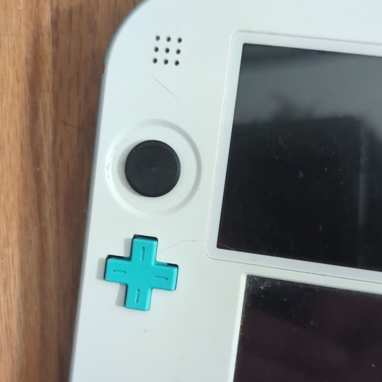 Nintendo 2DS White/Blue Touchscreen Region Free 4GB w/ Charger FTR-001