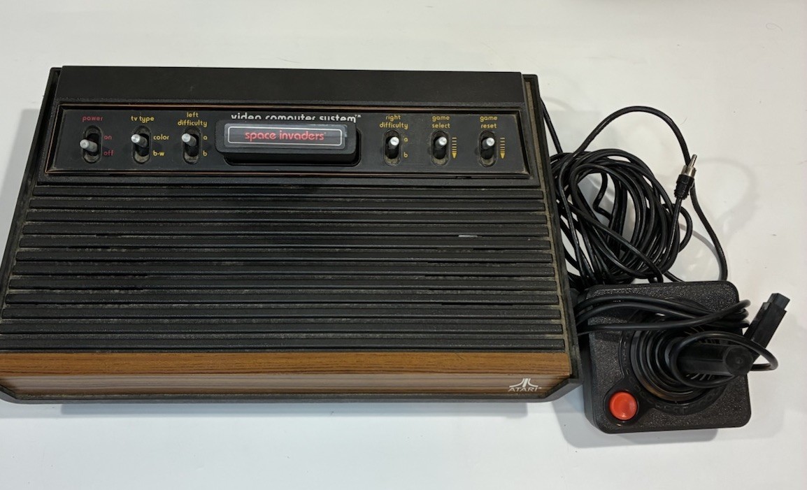 Atari 2600 6 Switch Video System,Space Invaders Game.1 Controller No Power Cord
