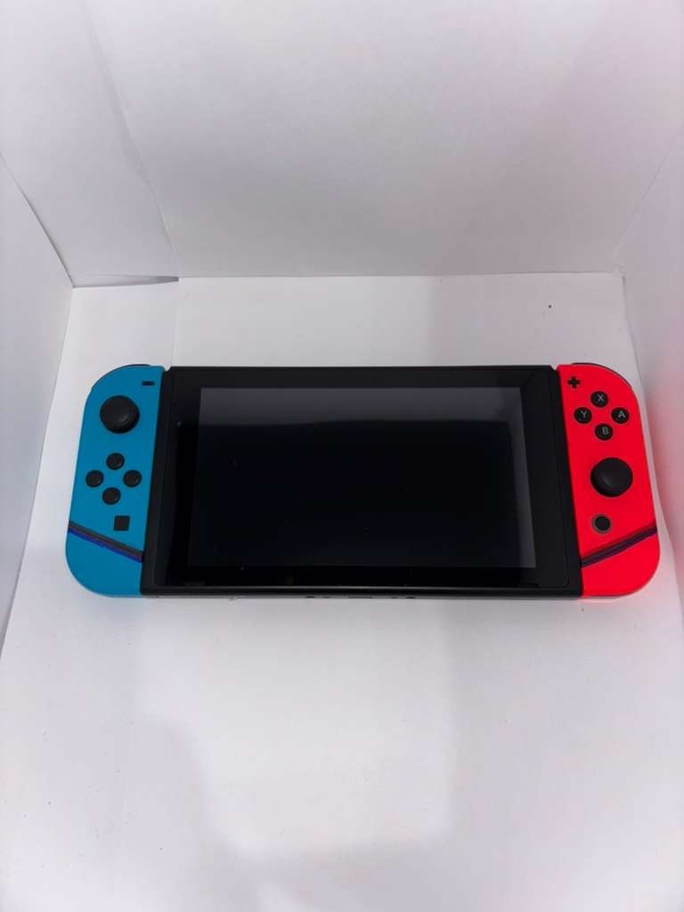 Nintendo Switch V1 + 3 controllers + case + 128GB microSDXC card + FREE GAME