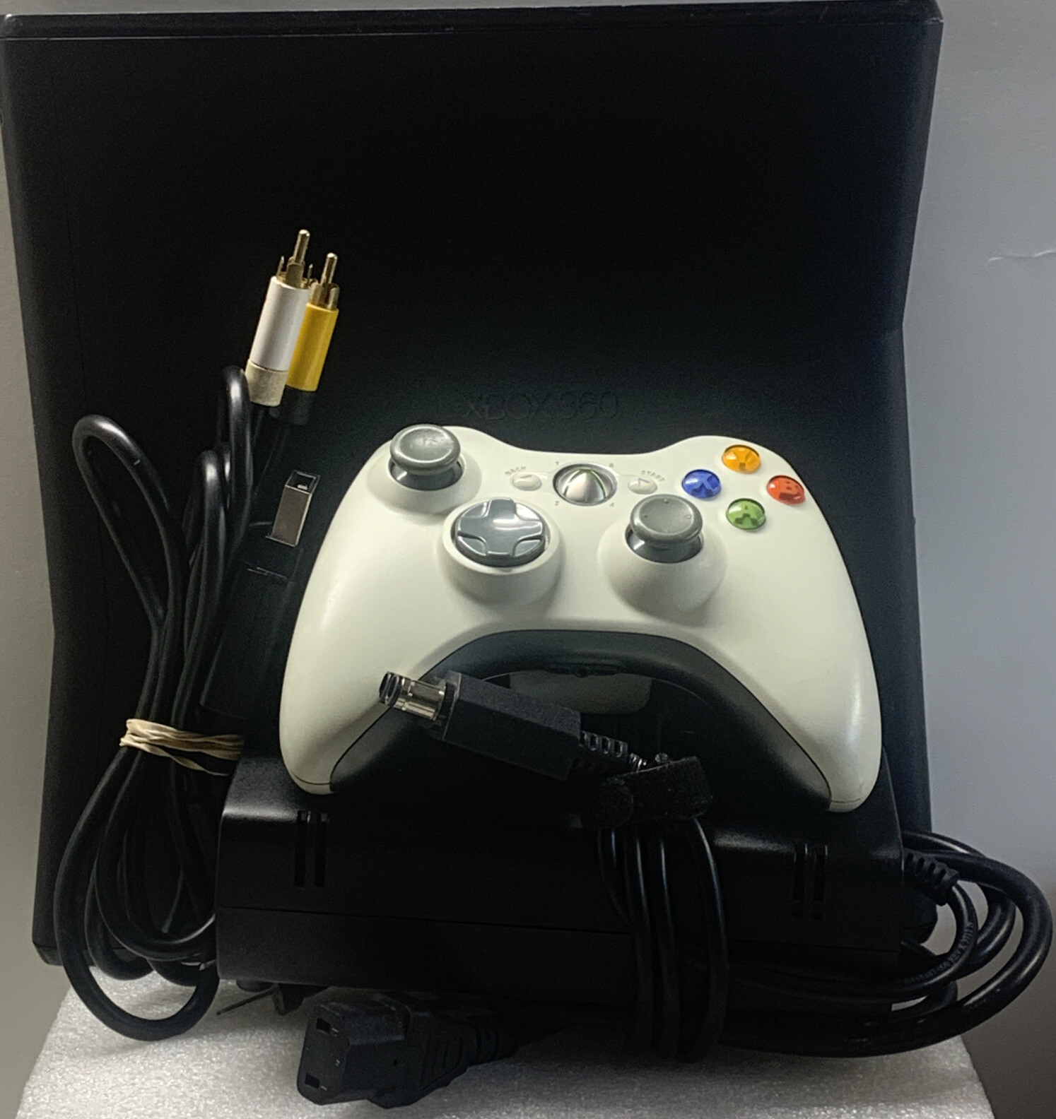 Xbox 360 S Console 8GB 1 controller & NBA 2K10 and MADDEN 2010 Adult Owned