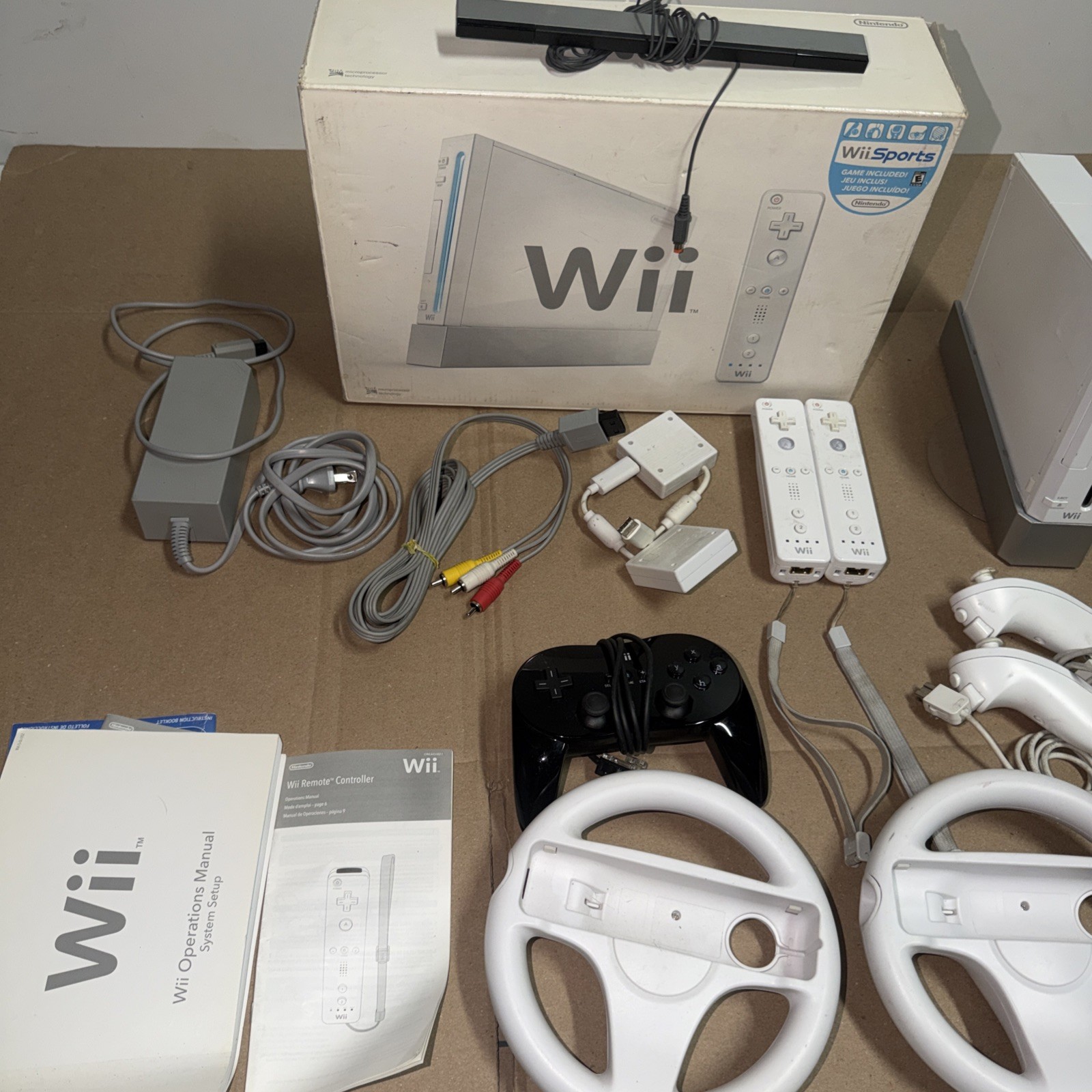 Nintendo Wii Console Bundle White RVL-001 W/Box