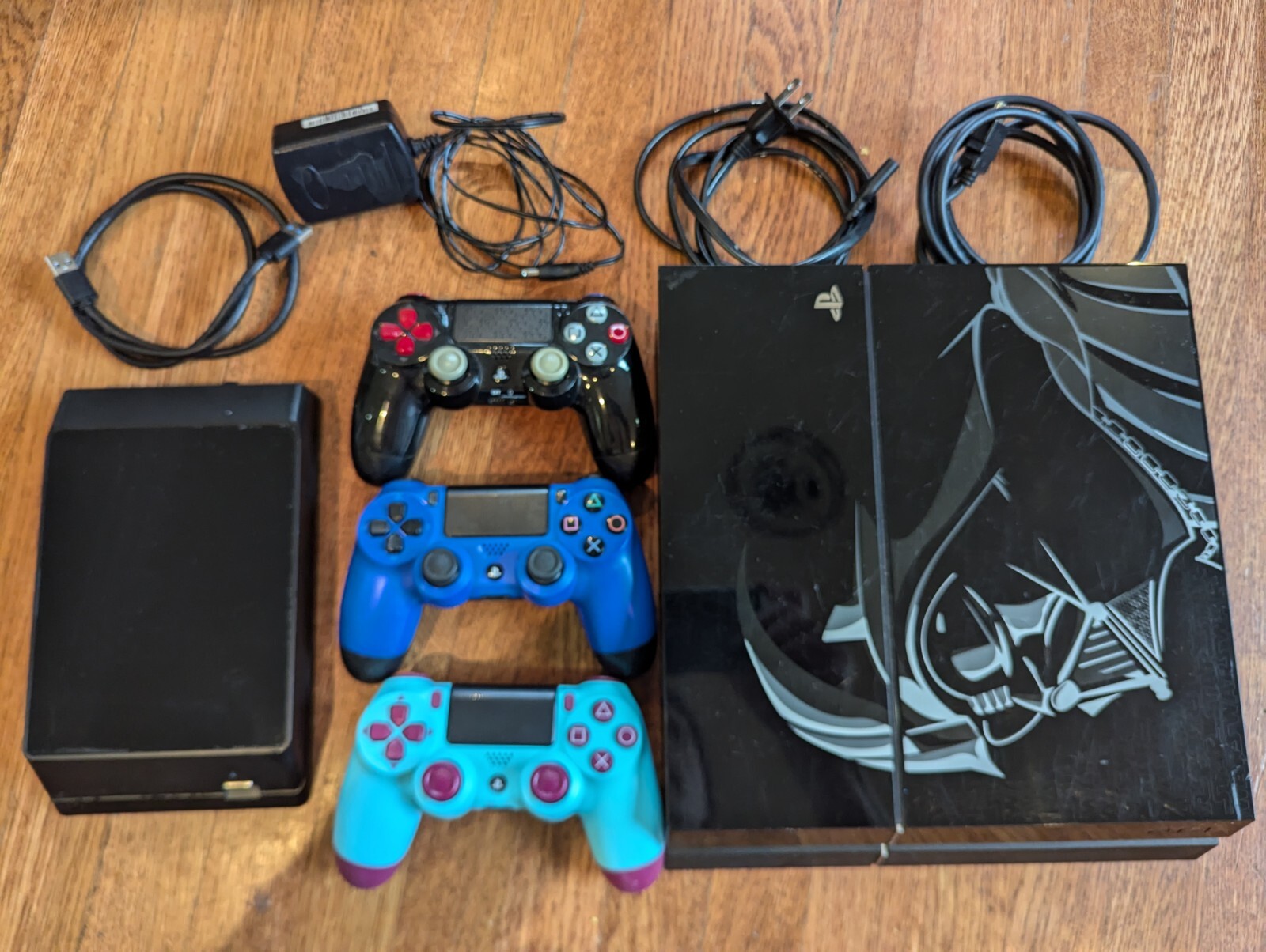 PlayStation 4 – Darth Vader, 2 TB external hard drive, 3 DualShock4 Controllers