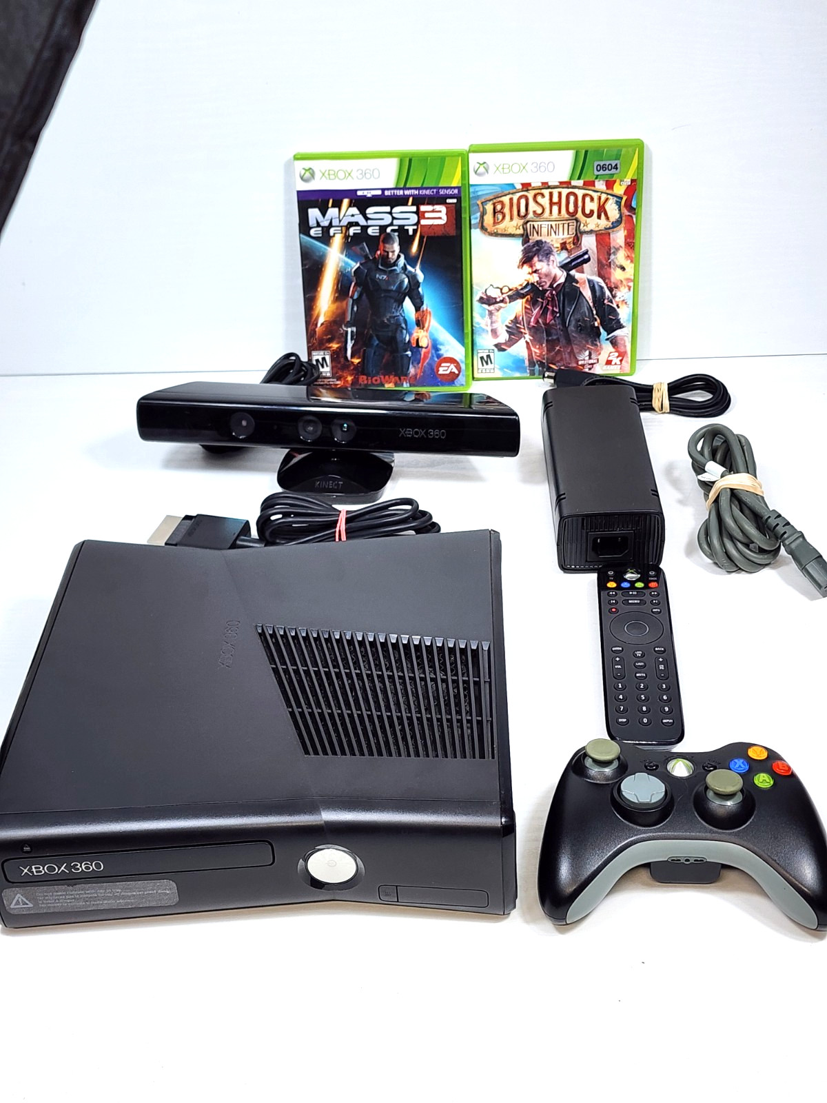 Microsoft Xbox 360 S 4GB Console (1439) Kinect Bundle! │ Tested & Works w/ Games