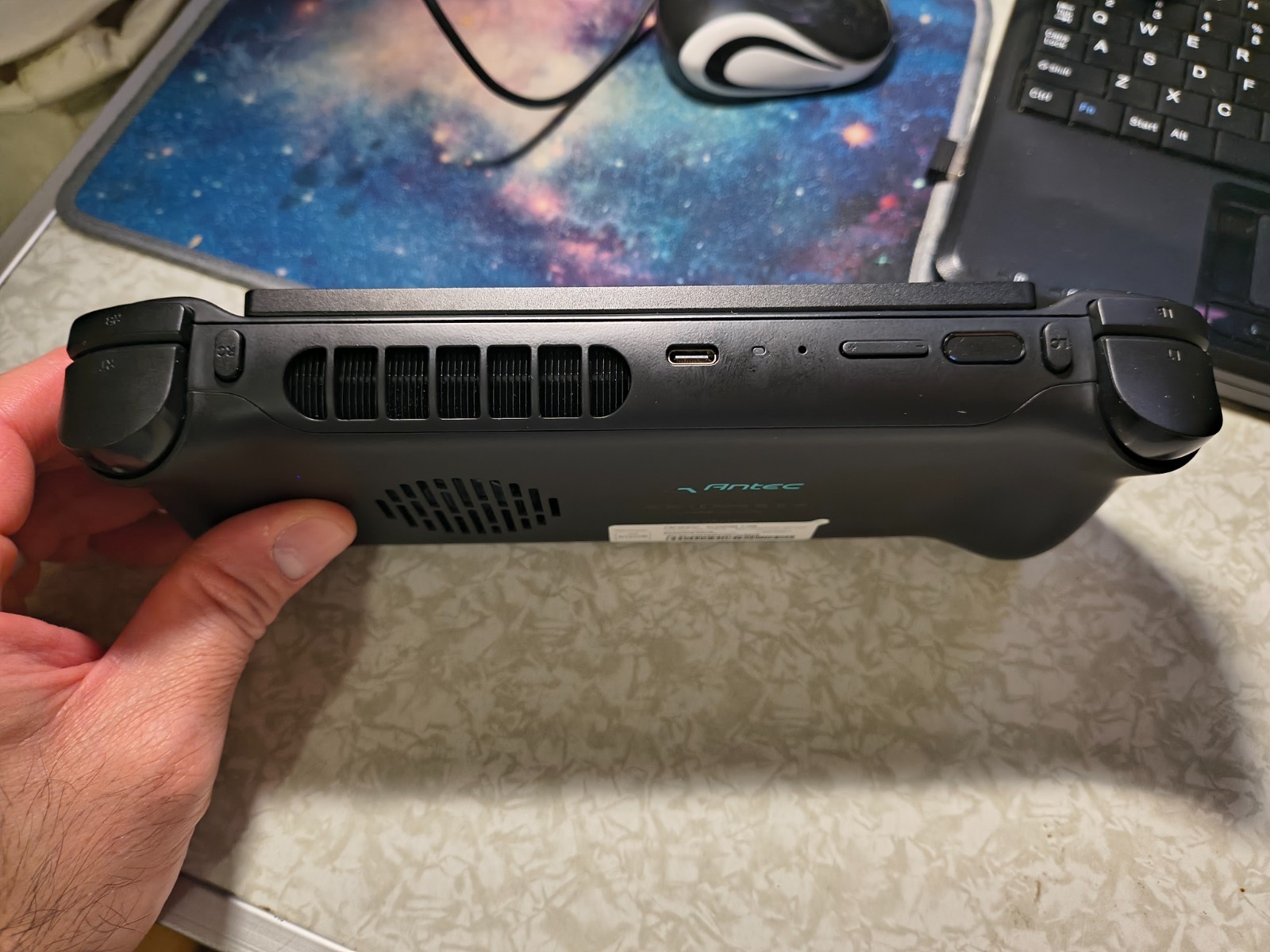 Handheld Windows 11 Pc