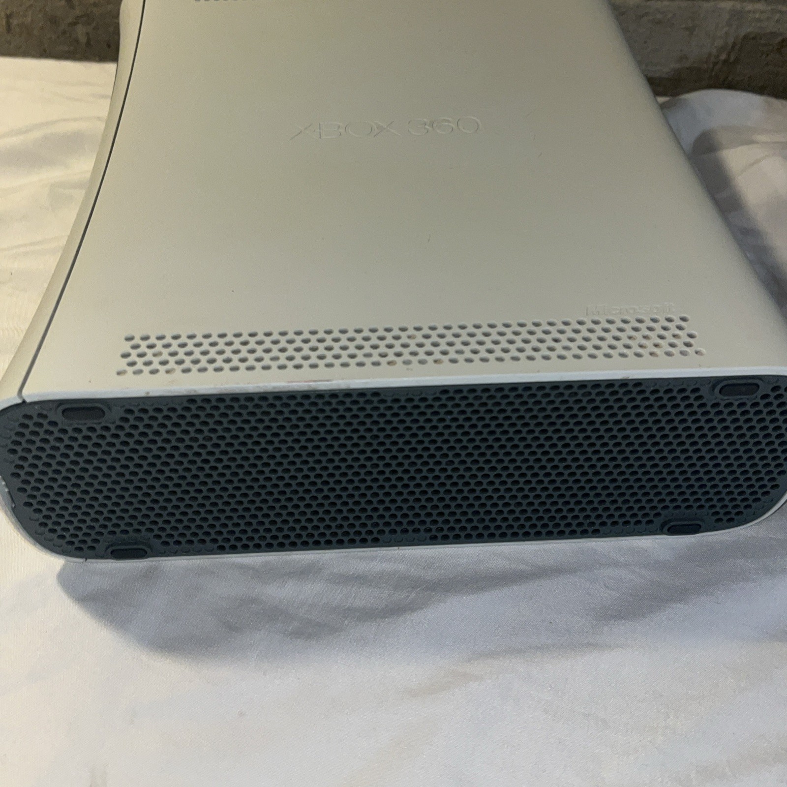 Microsoft Xbox 360 120GB White Bundle: 2 Controllers Wires Tested Factory Reset