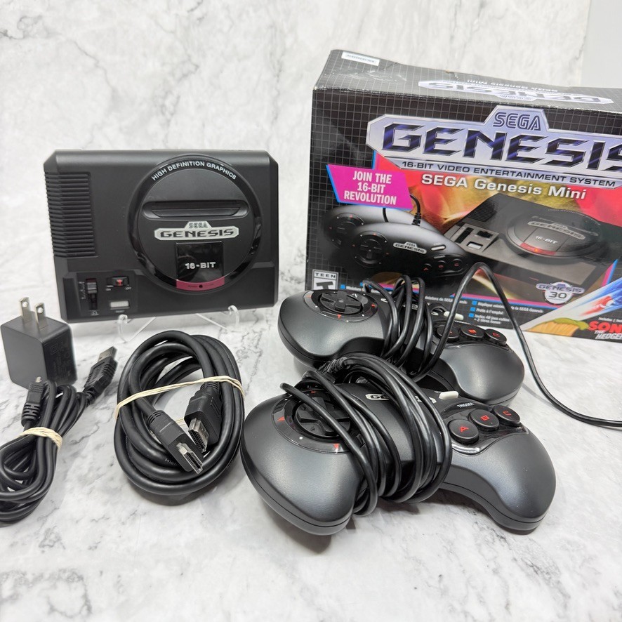 SEGA Genesis Mini Home Game Console 30th Anniversary 2019 Boxed Complete Clean!