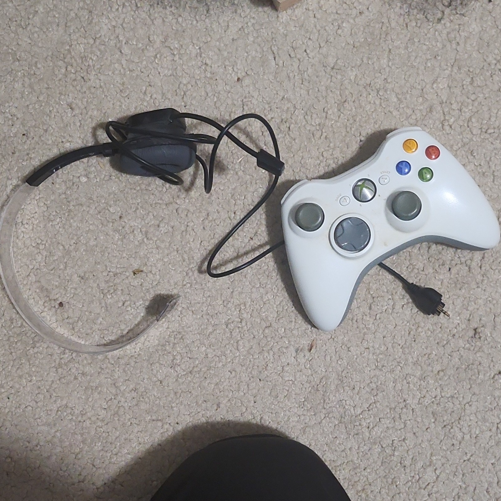 Microsoft Xbox 360 4GB Black Kinect Ready Wi-Fi Console Bundle with Controller