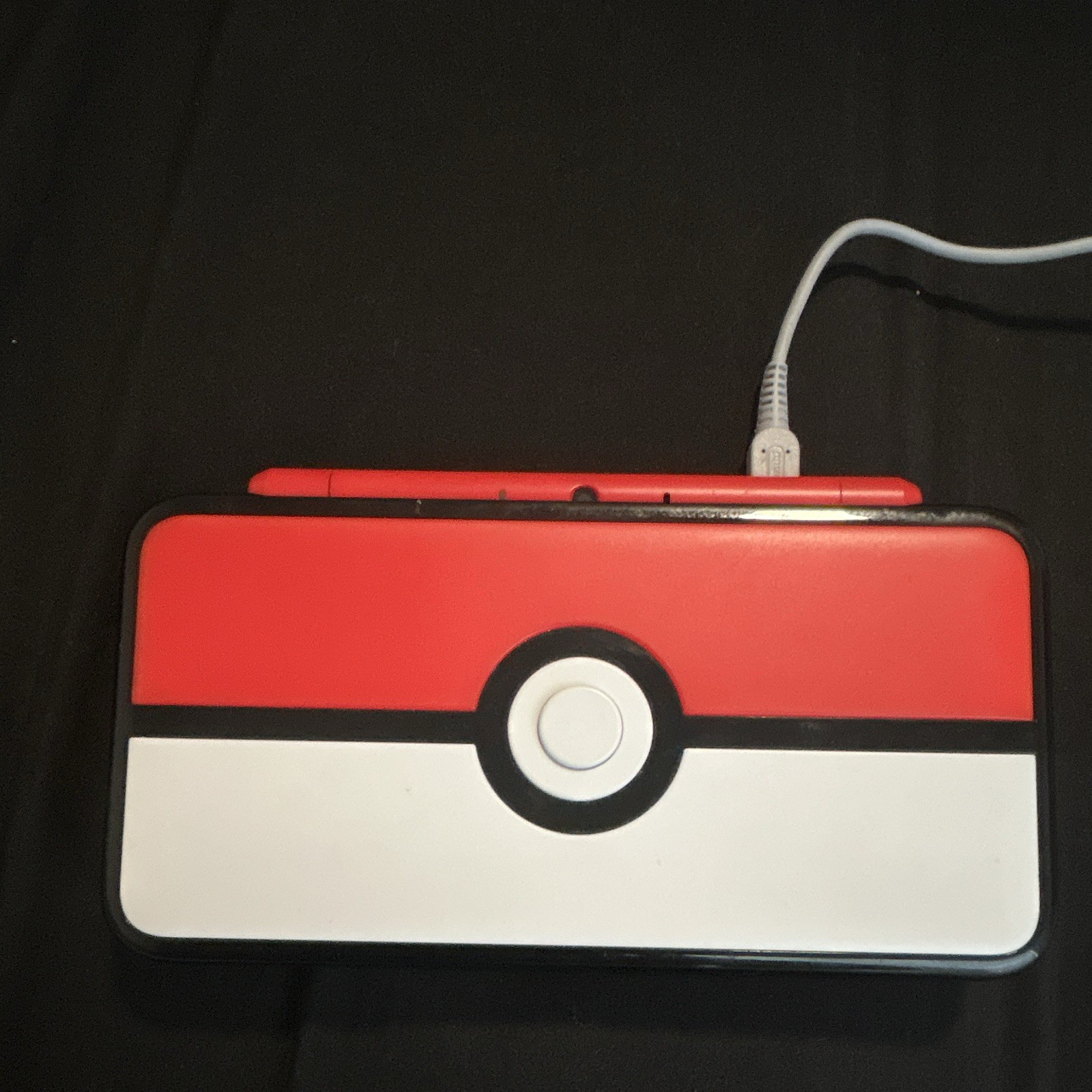 Nintendo New 2DS XL Poké Ball Edition / Alpha Sapphire Included