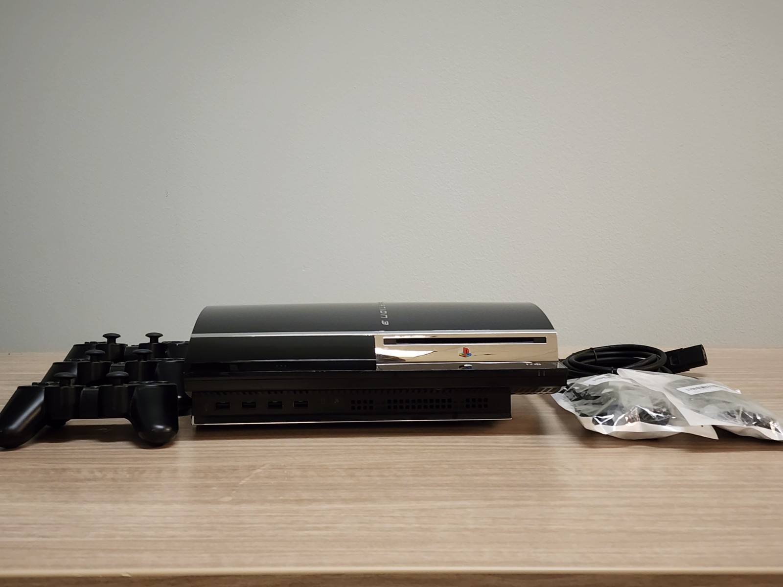 Sony PlayStation 3 60GB (CECHA01) – Launch Edition (PS2/PS1 backward compatible)