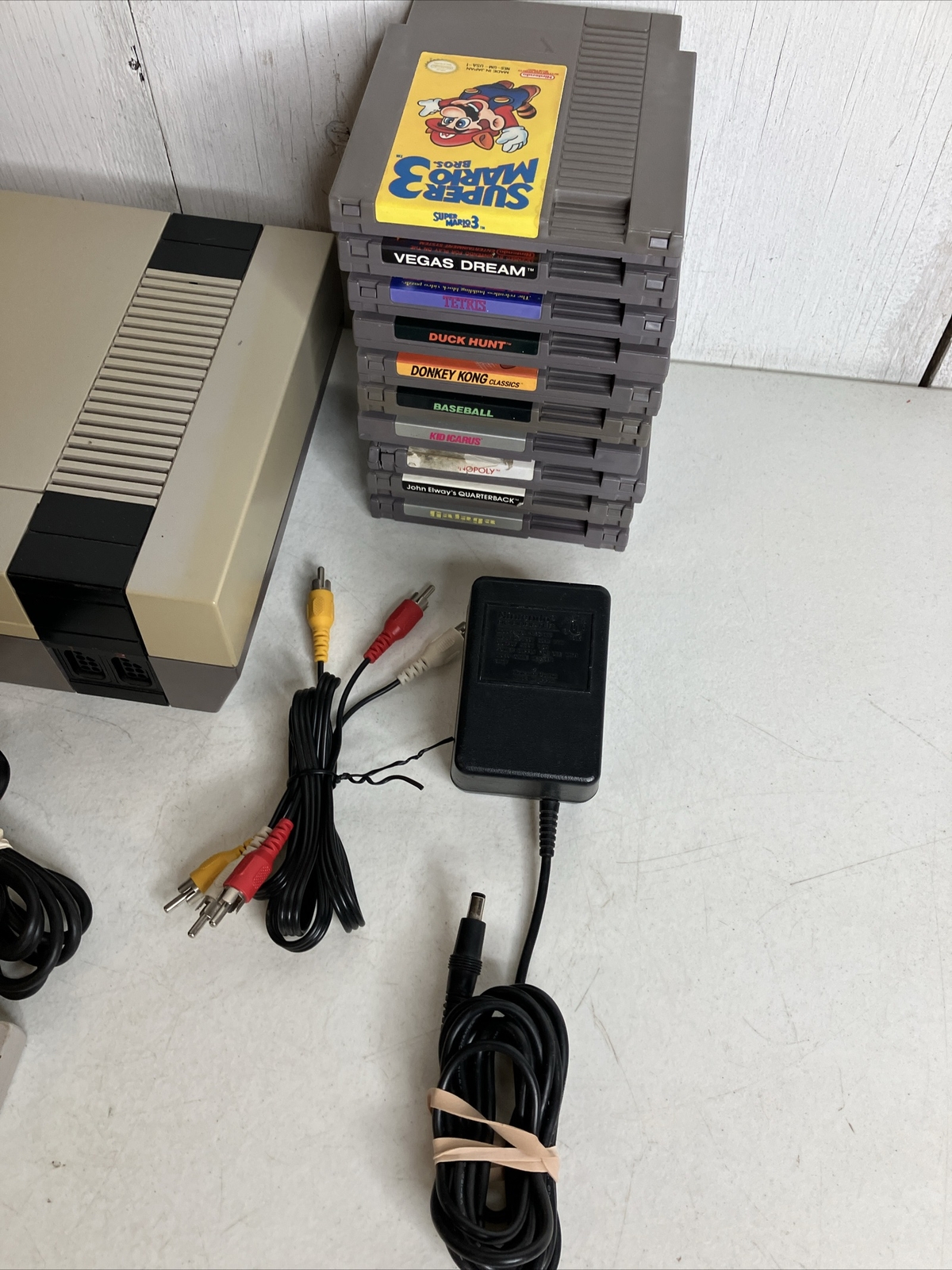 Nintendo NES Console System Bundle 10 Games NEW PINS Mario 3 Kid Icarus Tetris