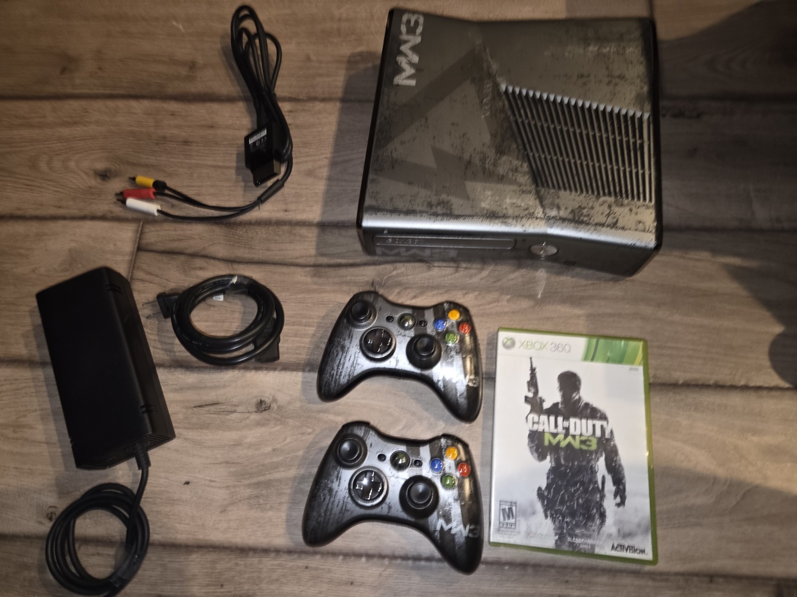 Xbox 360 Slim MW3 Modern Warfare 3 Limited Edition Console 320GB 2 Controllers