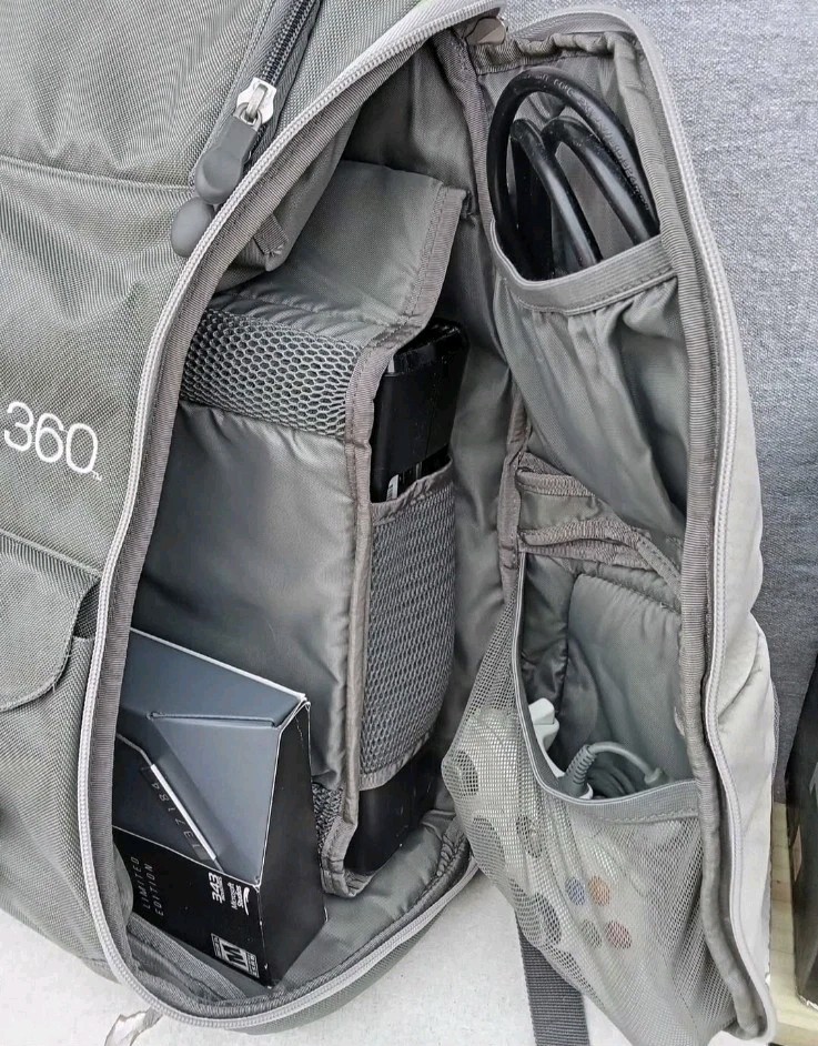 Xbox 360 Bundle Console Travel Backpack Controller Collectors Edition Of Halo