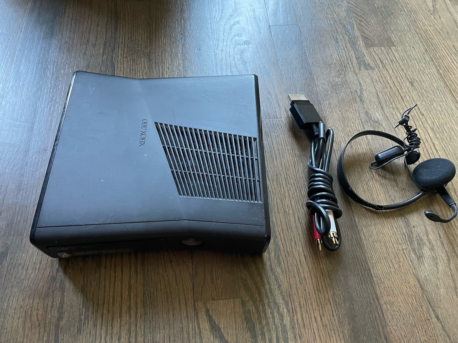 Microsoft Xbox 360 Console Model 1439 AV Cord For Parts No Power Brick UNTESTED
