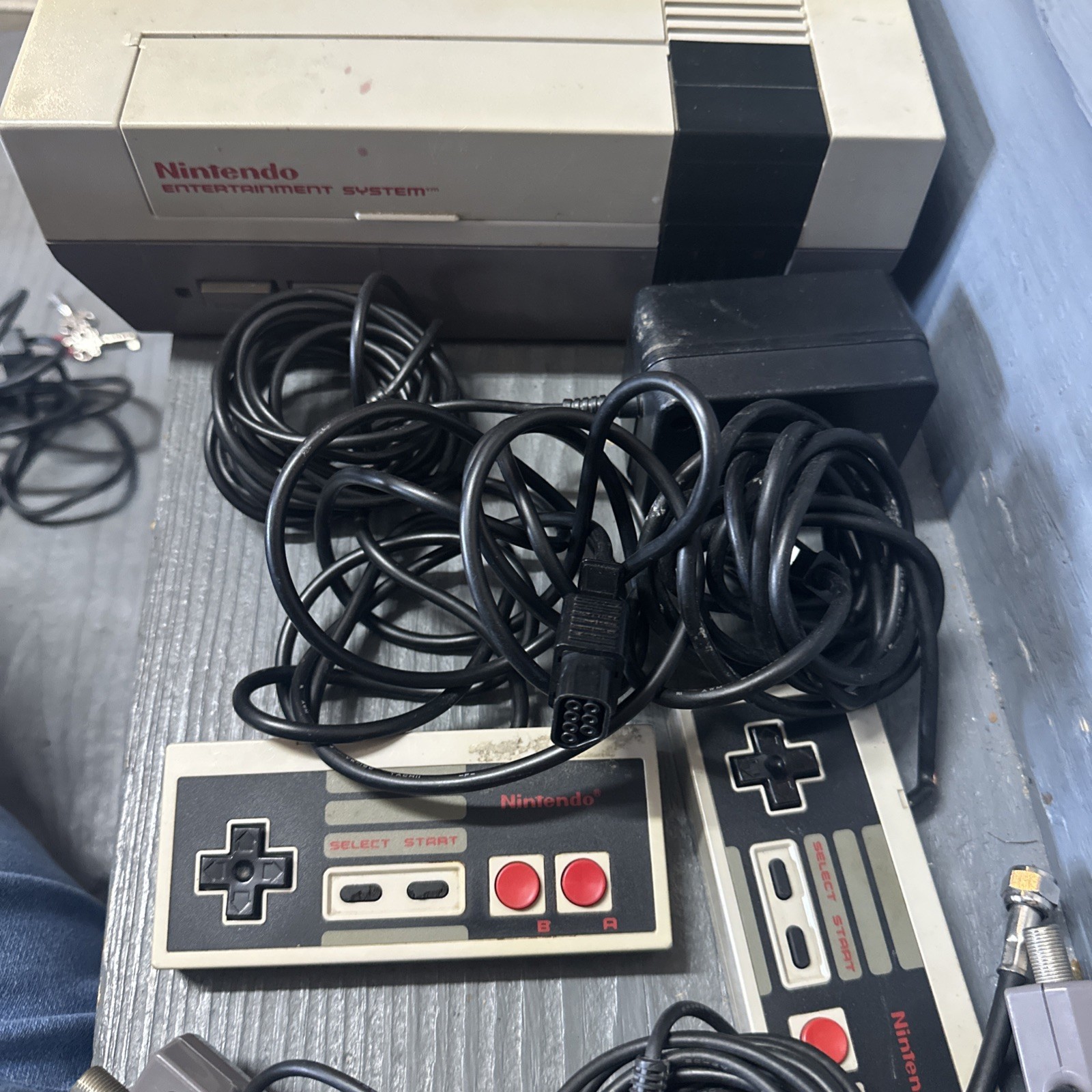 Nintendo CLVSNESA NES Classic Edition Home Console – White/Gray