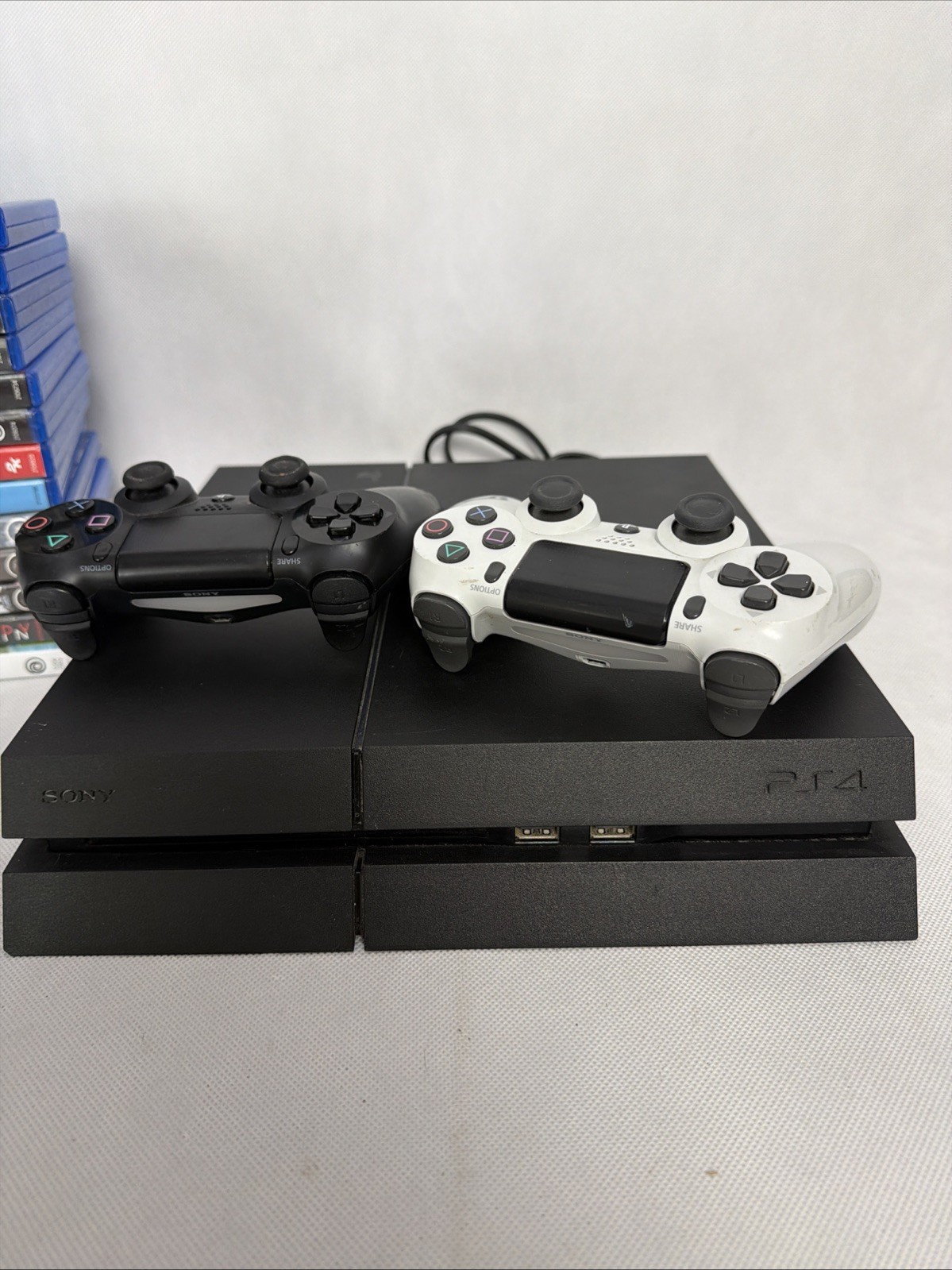Sony PlayStation PS4 CUH-1215A Bundle-Controllers, 31 Games, Cables,