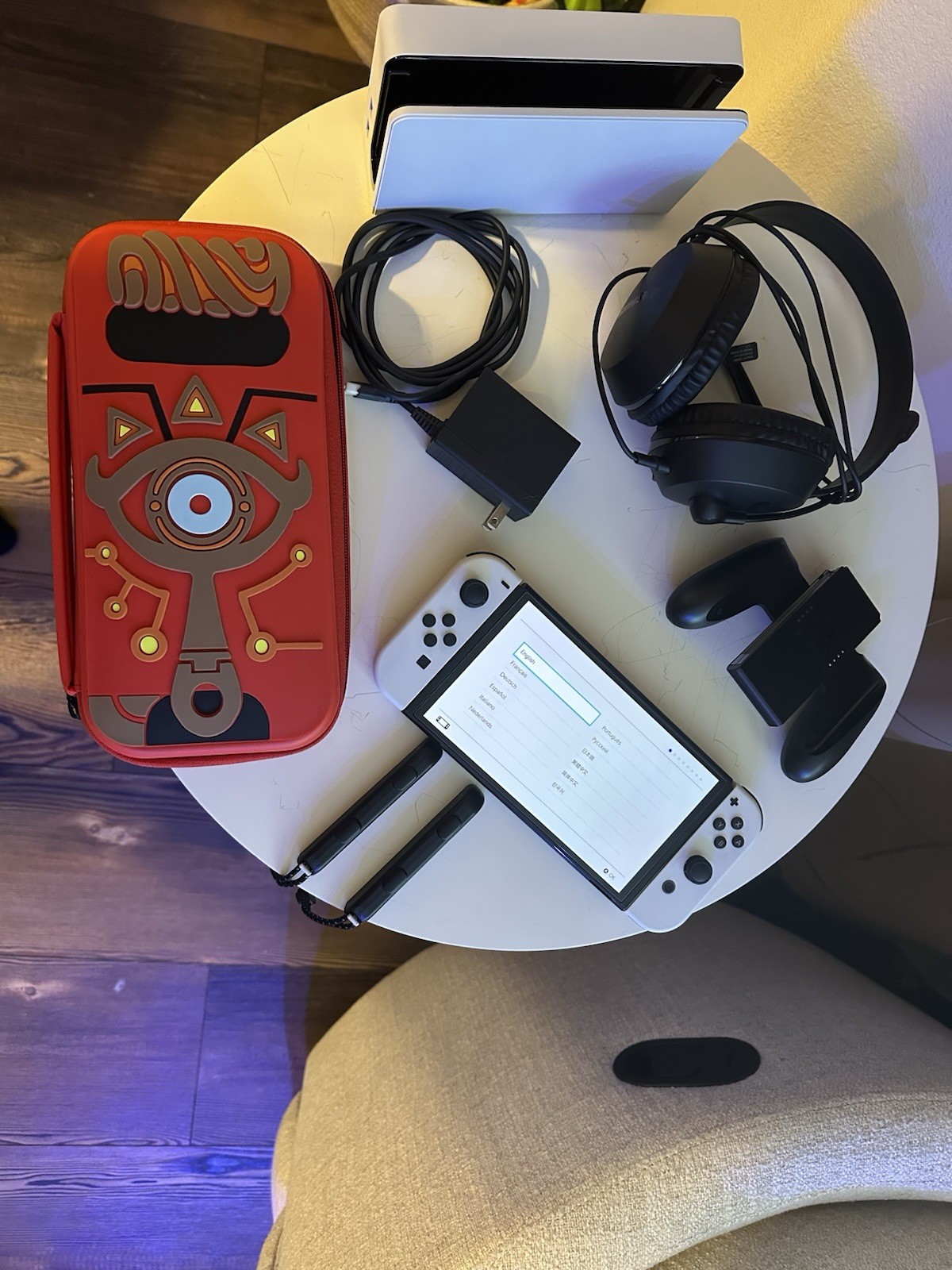 Nintendo Switch OLED Model – 64GB/White (HEGSKAAAA)