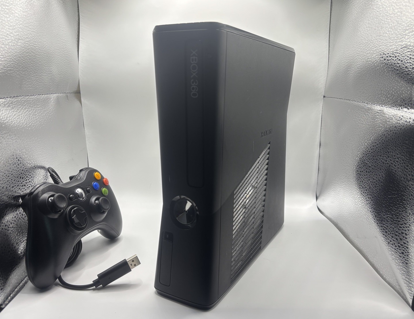 Xbox 360 Slim Console Model 1439 250GB w/ Controller (READ DESCRIPTION)