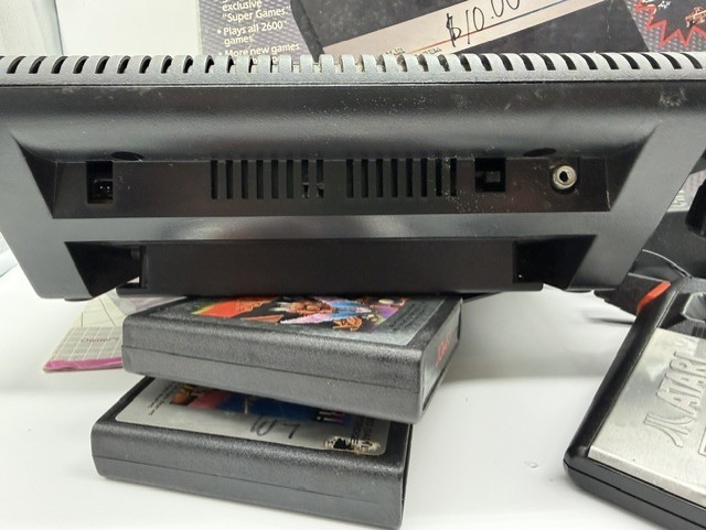 Atari 7800 Video Game Console -2 Controllers w/ box and games – Cleane and teste