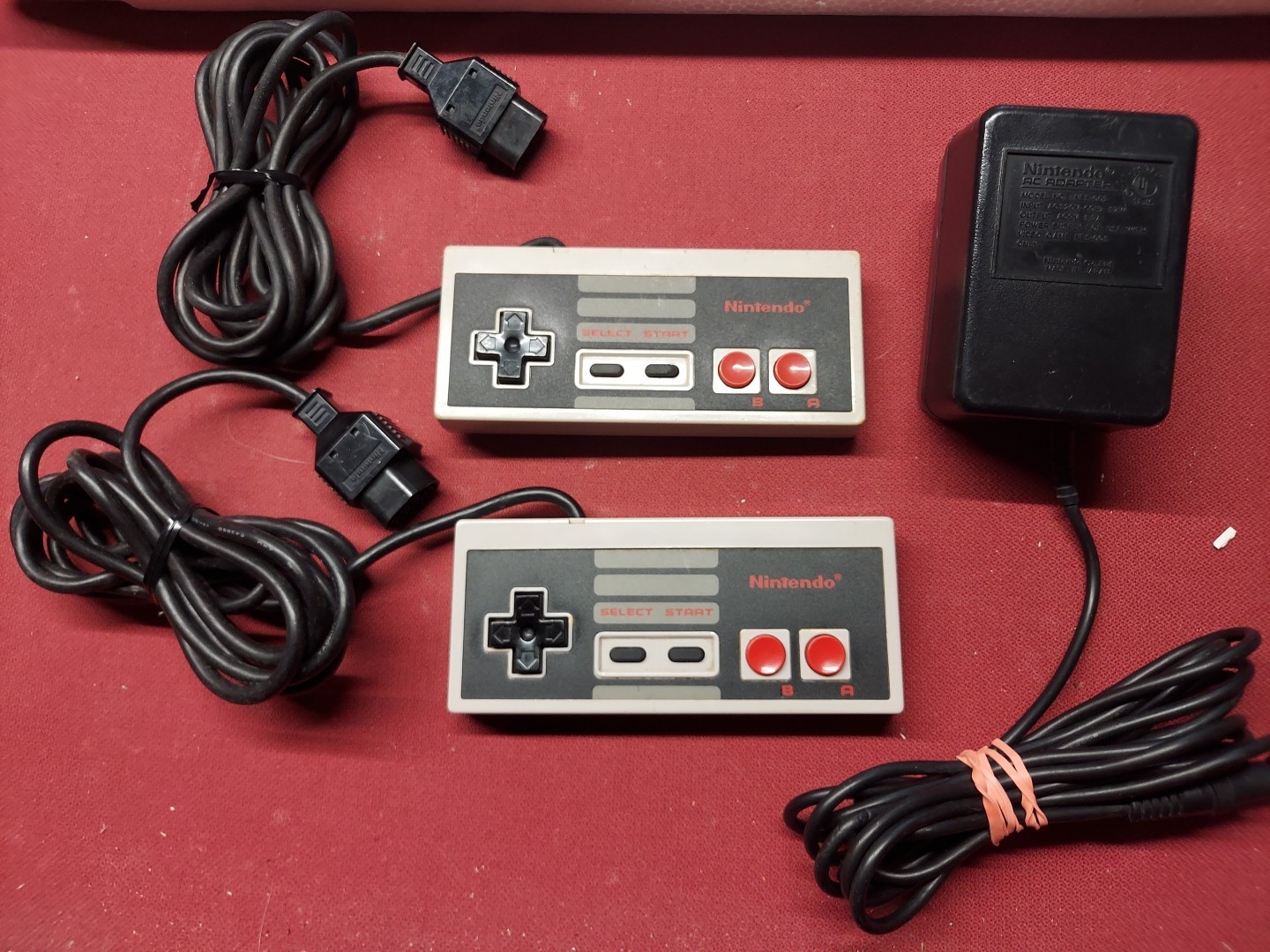 Nintendo NES Action Set Console System Tested Working Controllers Zapper Mario