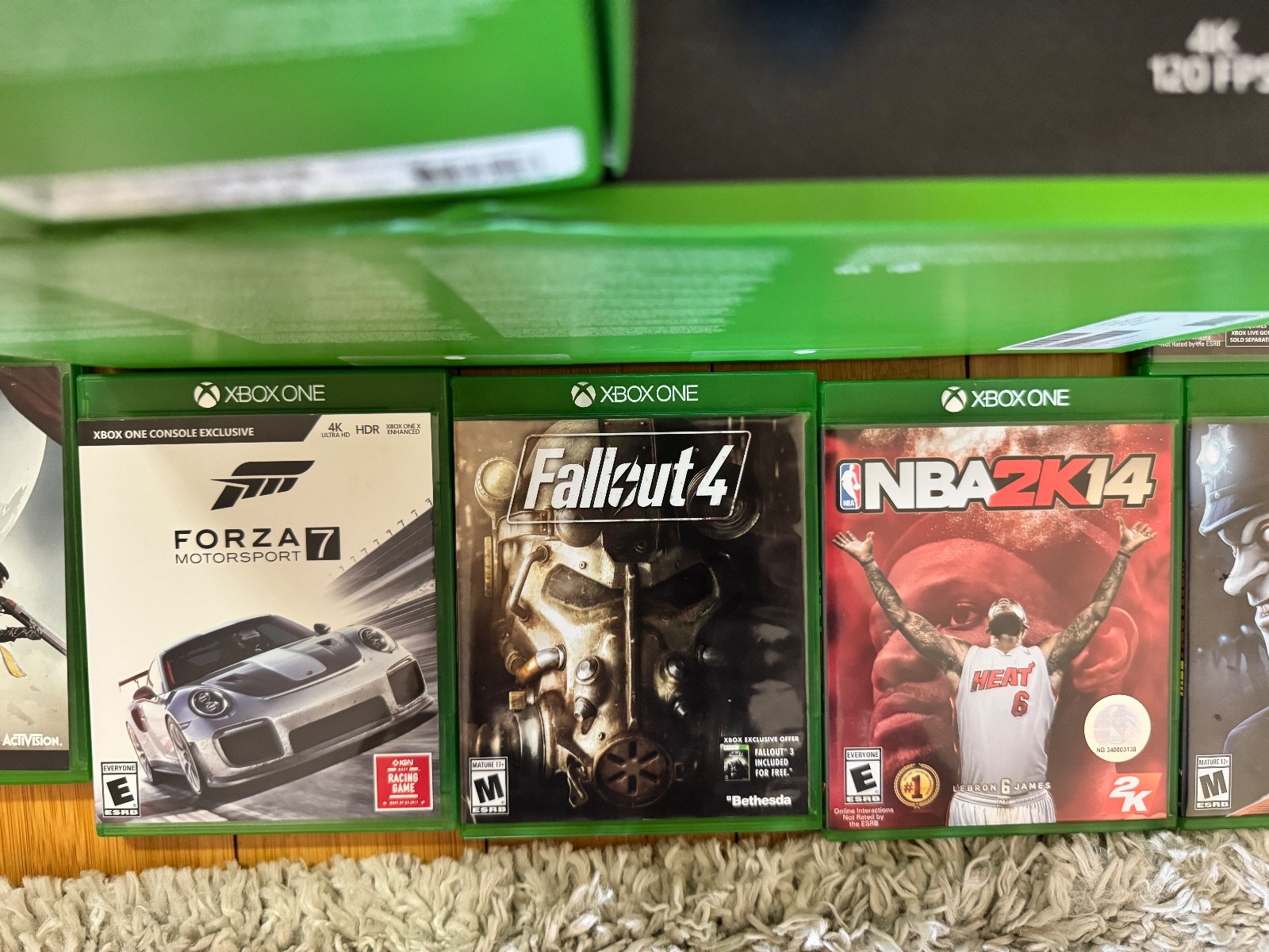 Xbox One Series X + 4 Controllers + 28 Games