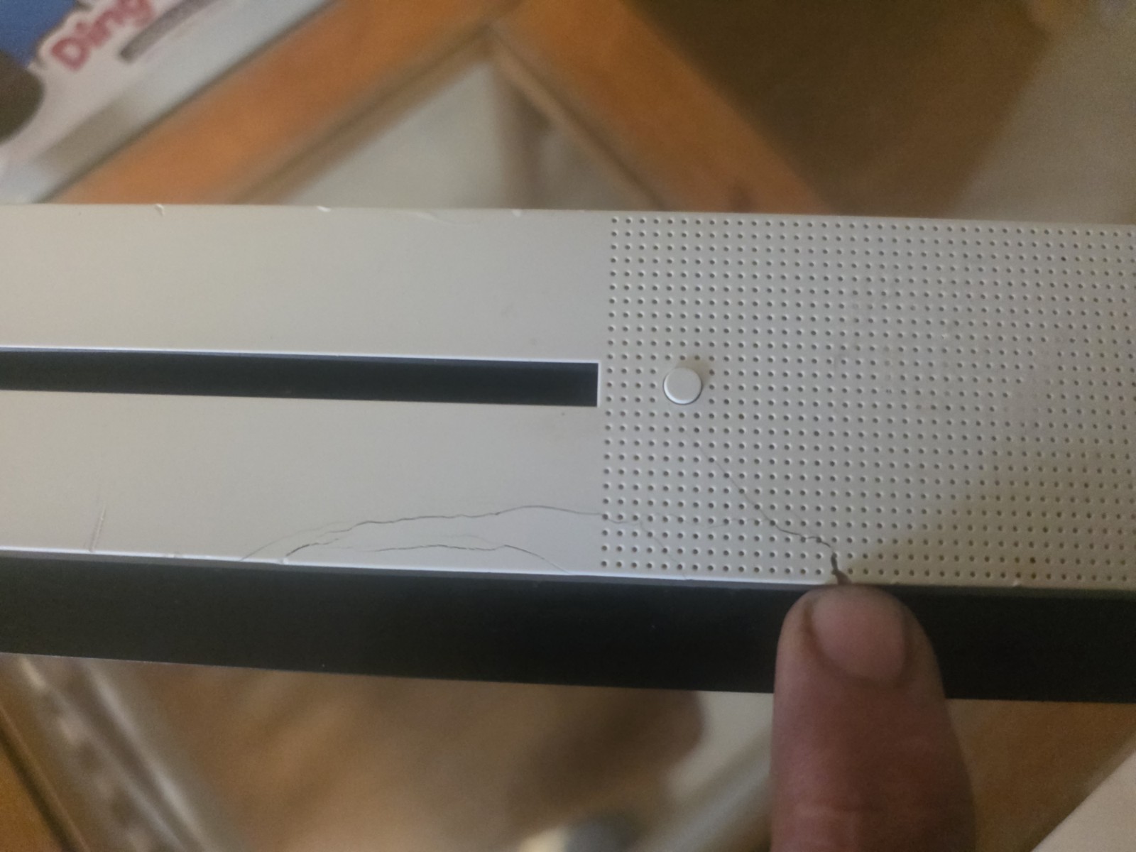 Microsoft Xbox One S 1tb – White *console only* COSMETIC DAMAGE TESTED