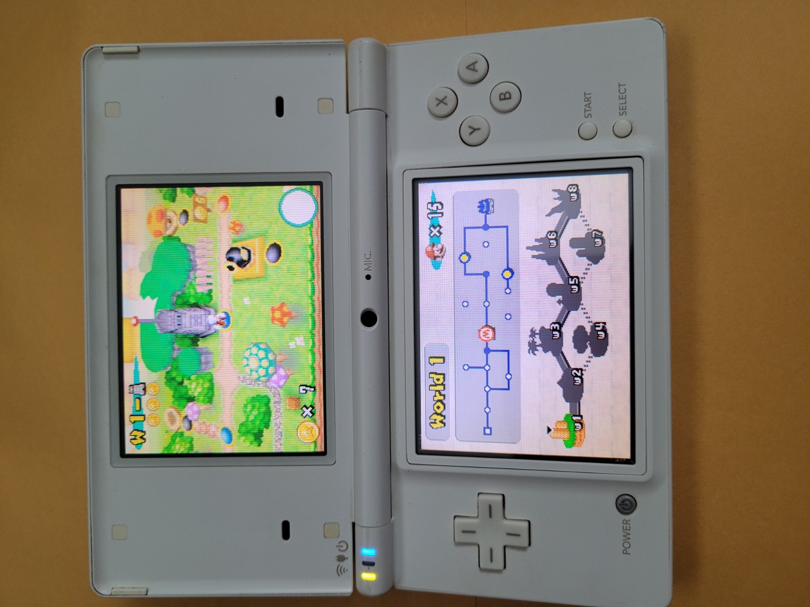 Nintendo DSi 256MB White Handheld System Japanese