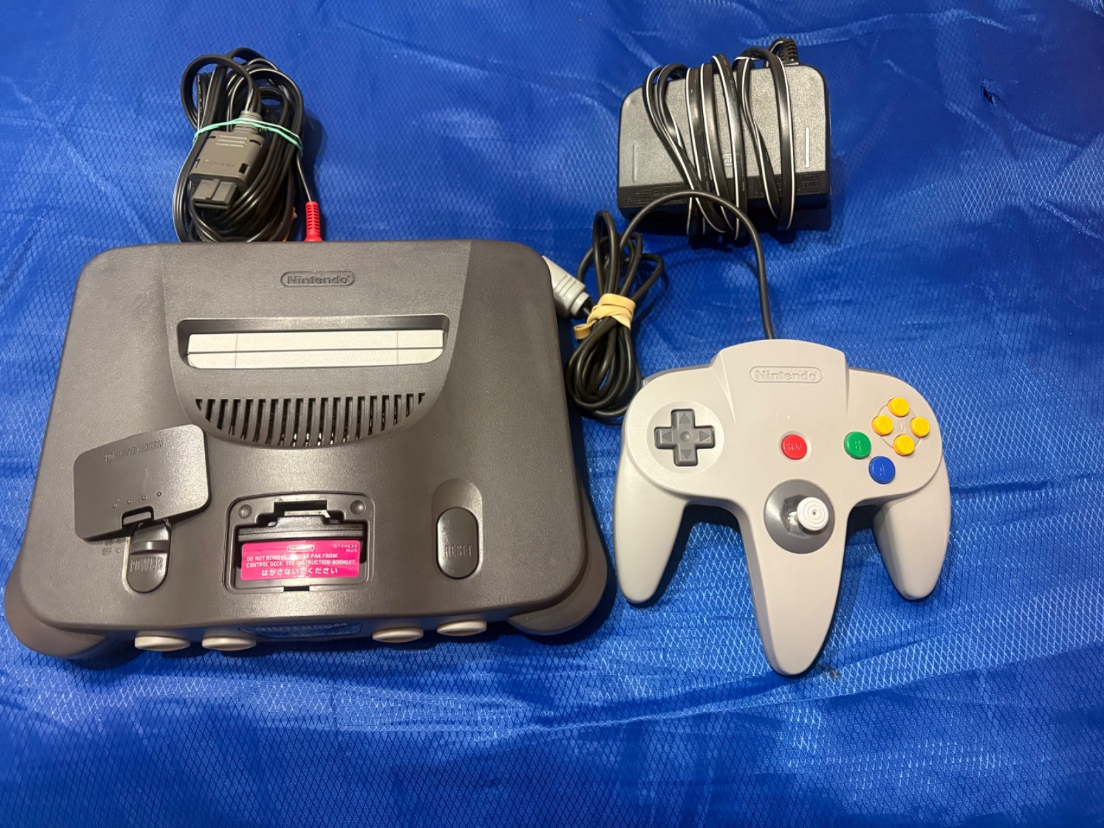 Nintendo 64 Home Console – Black plug and play bundle