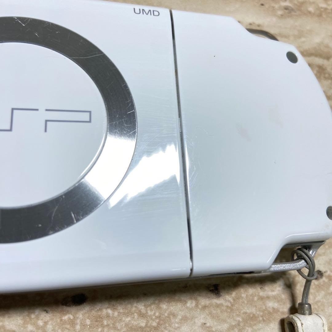 Sony PSP 2000 Ceramic White Almost Unused Complete in Box 6760