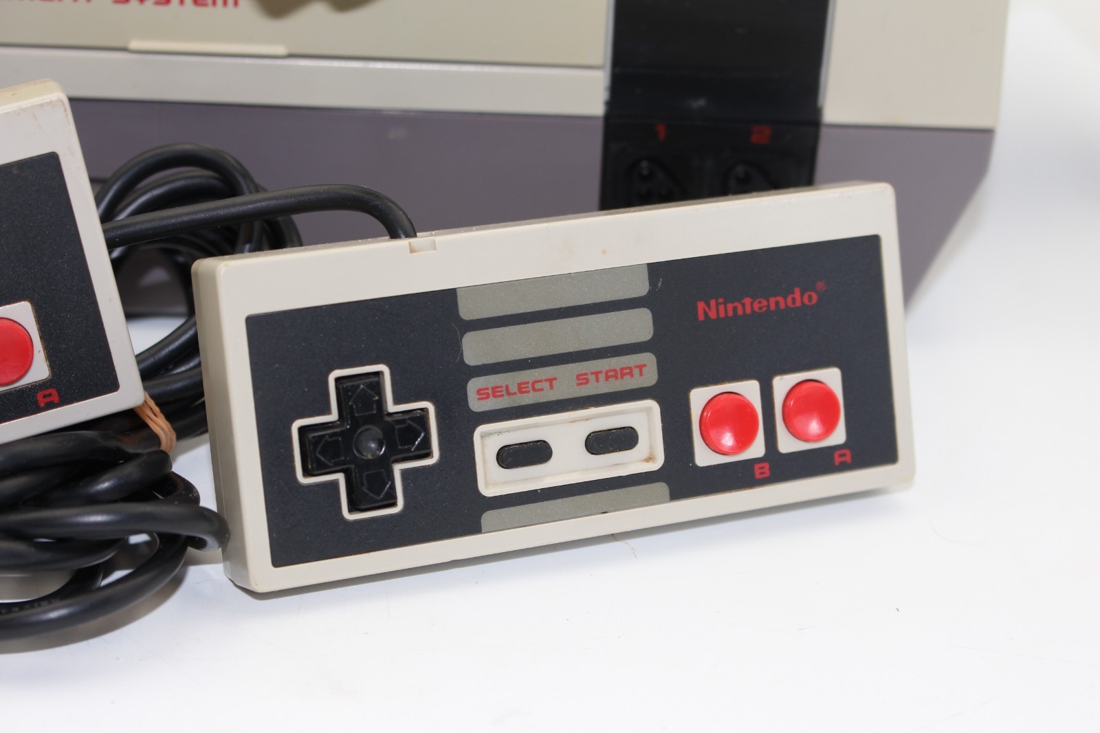 Nintendo NES Console Bundle w/Controllers, Gun, Manual, Inserts Tested