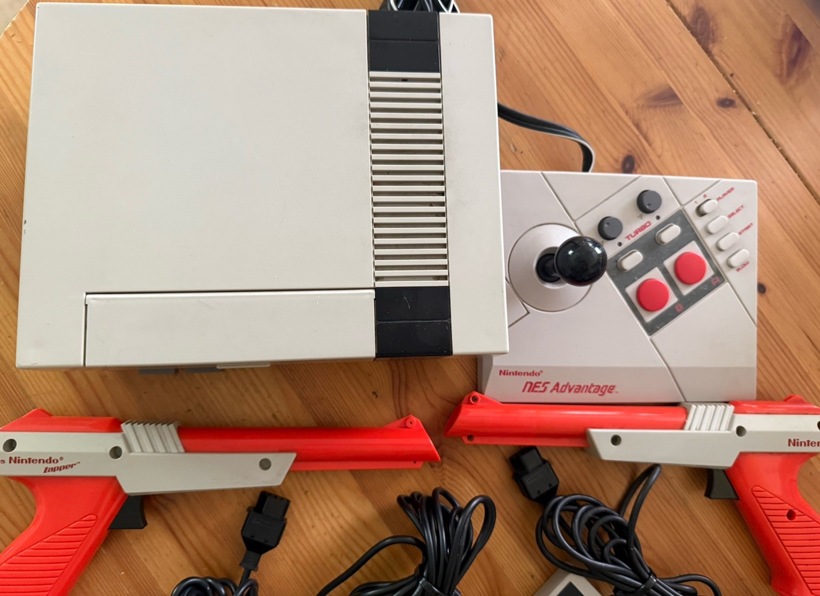 Nintendo NES Action Set Home Console – White/Gray 2 Controllers 2 guns and more
