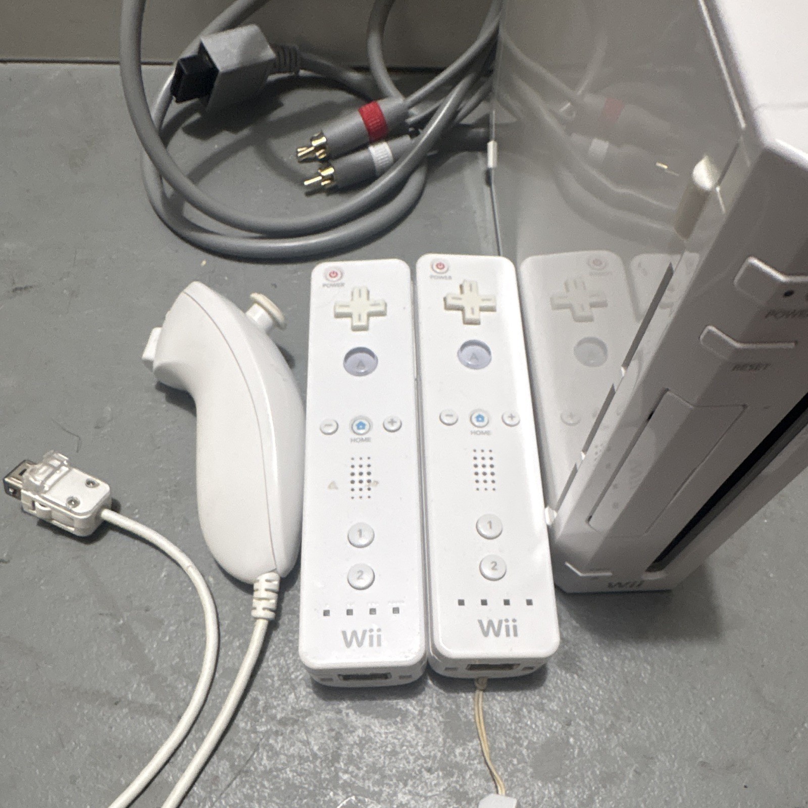 Nintendo Wii Console White with Wii Sports, 2 Remotes, Nunchuk, Box