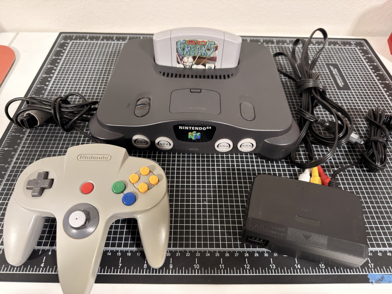 Nintendo 64 N64 Console Bundle w/ Controller , Cables And Free Game! TESTED