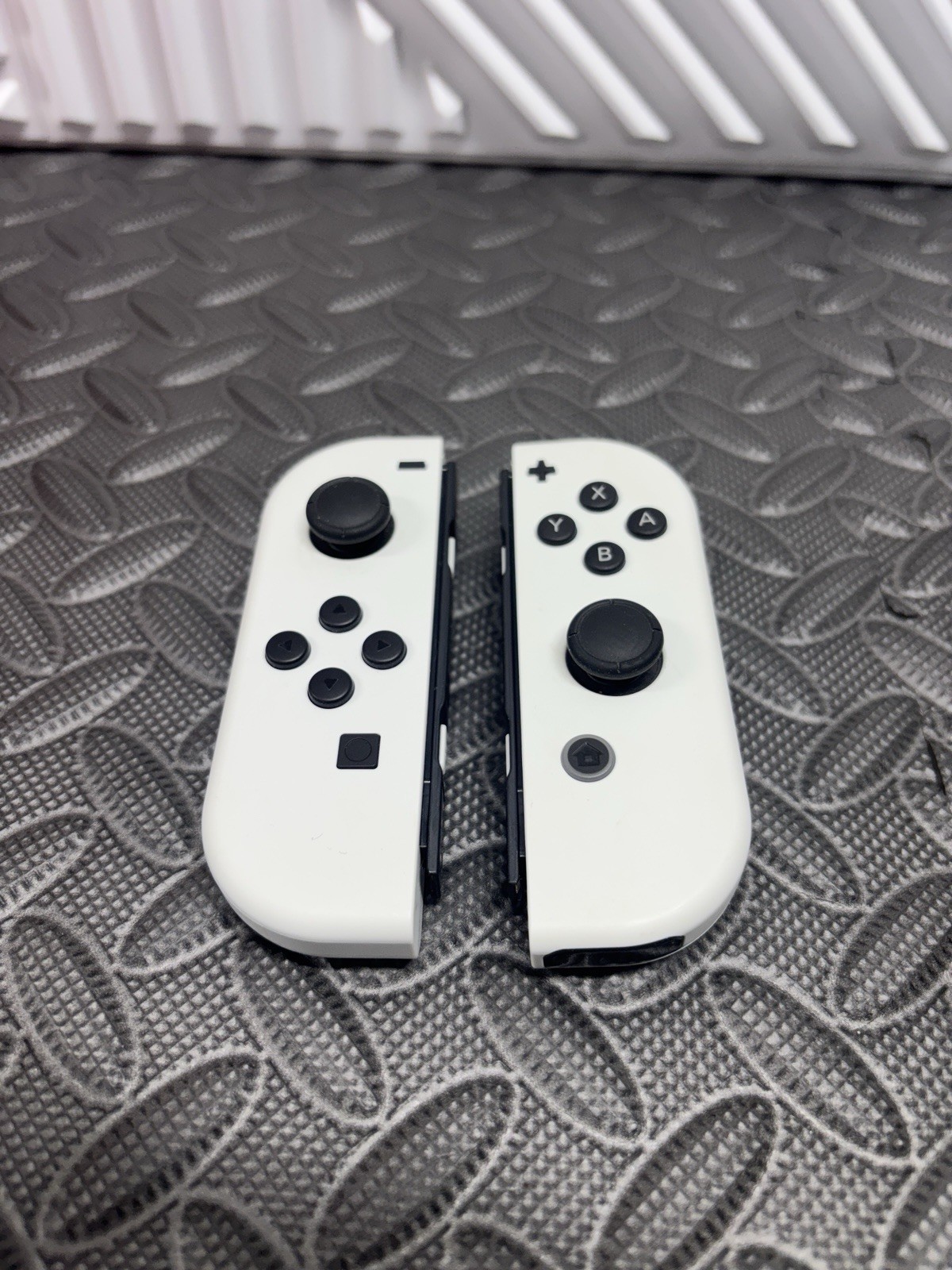 Nintendo Switch OLED Model HEG-001 Handheld Console – 64GB – White
