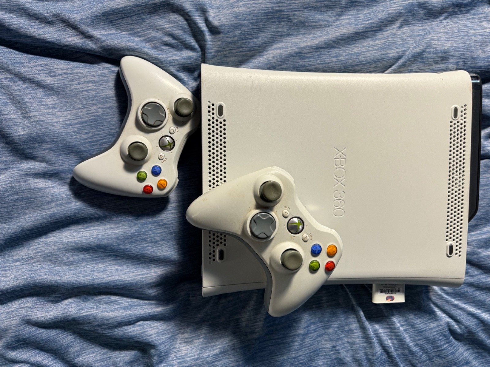 Xbox 360 Arcade Edition Console Bundle with 256MB Memory & Dual Wired Controller