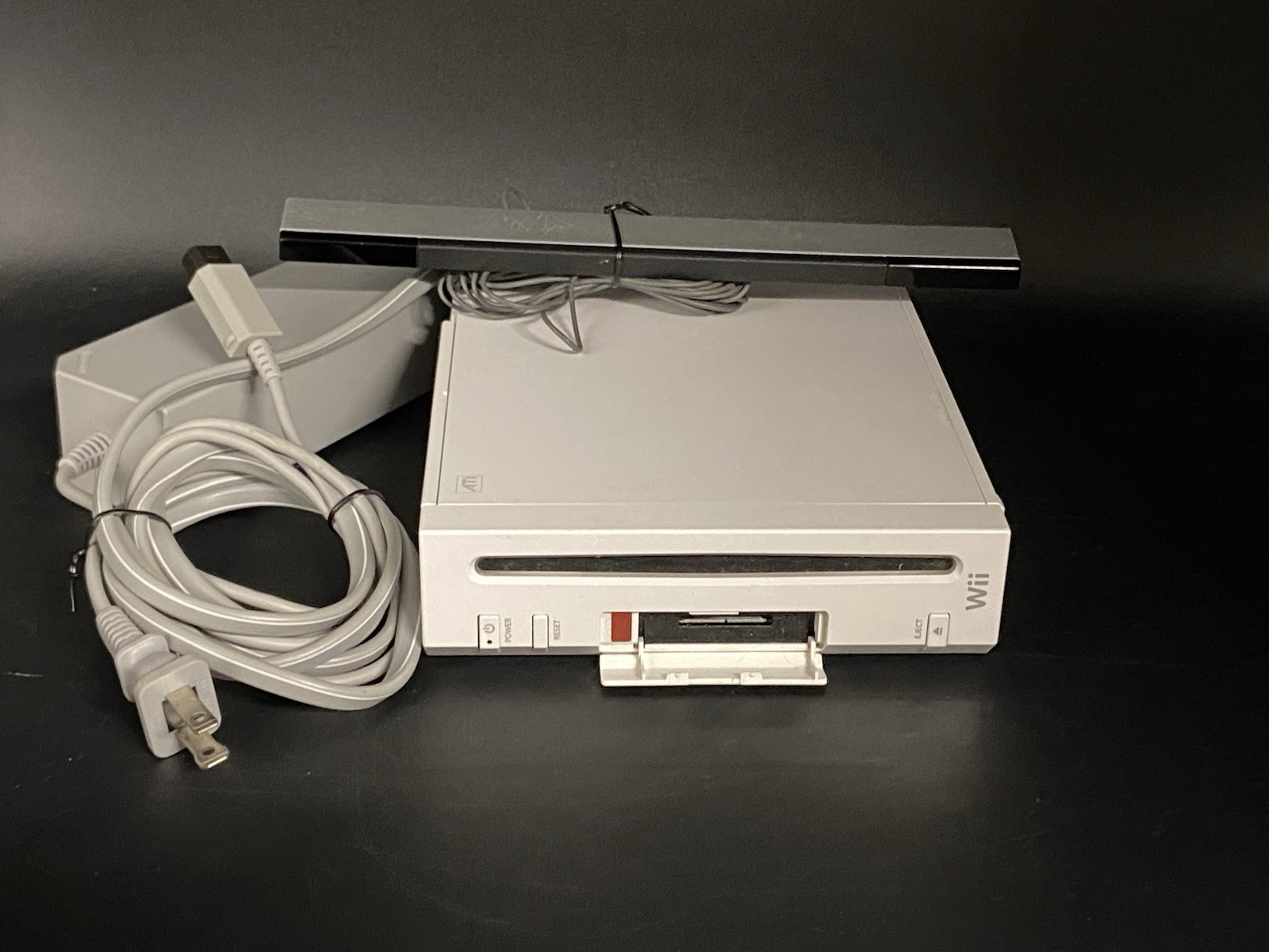 Wii Console/Sensor Bar/Power Brick. Game Cube compatible. White/ Tested/Gamers