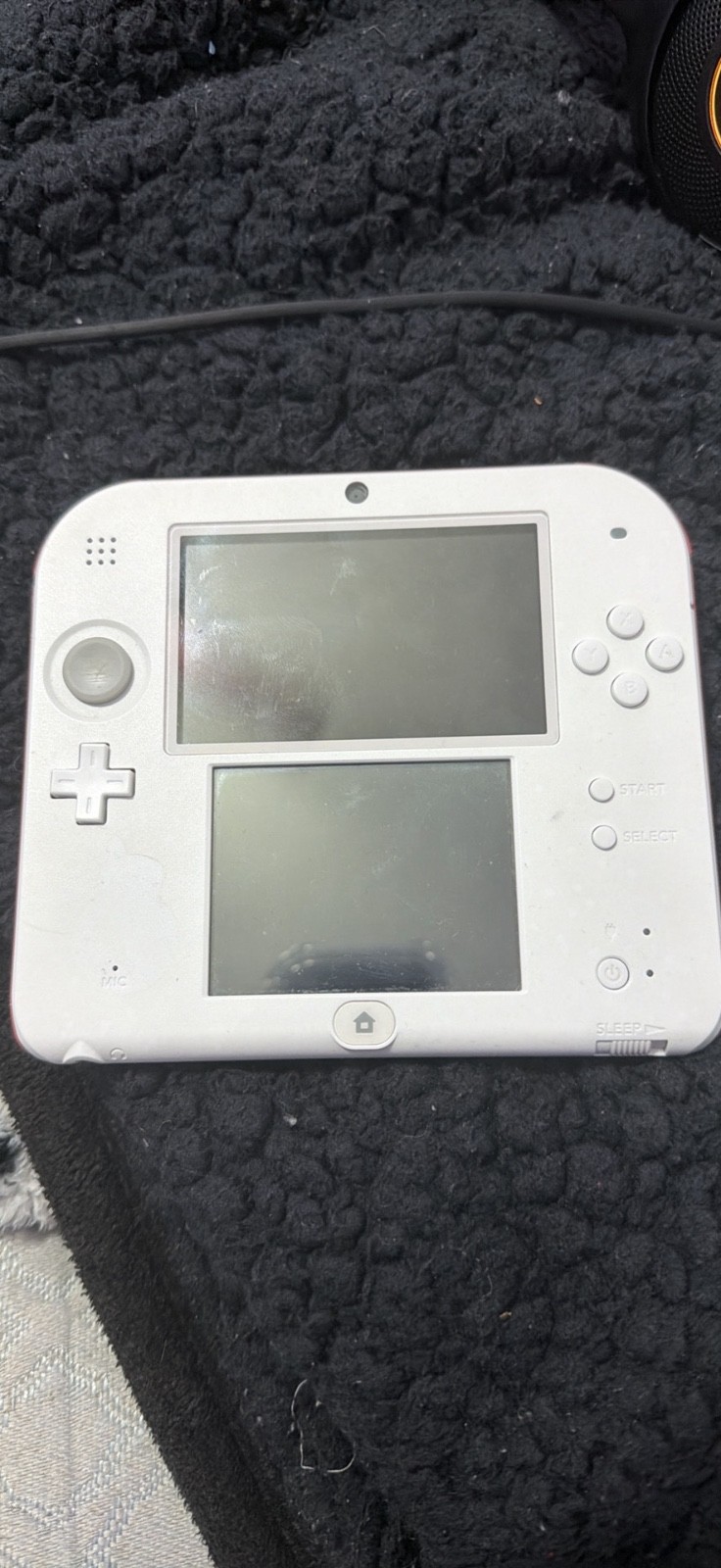 Nintendo 2DS Super Mario Bros. 2 Console Bundle – Scarlet Red