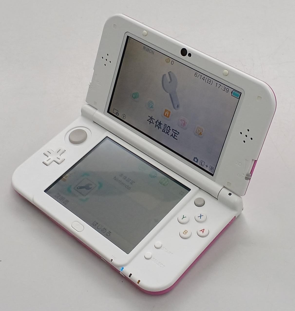 New Nintendo 3DS XL (LL) RED-001 Retro Game Console Portable Gaming A3428