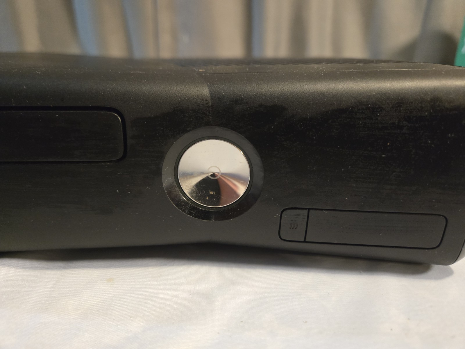 Microsoft Xbox 360 S 4GB Console – Black (1439)