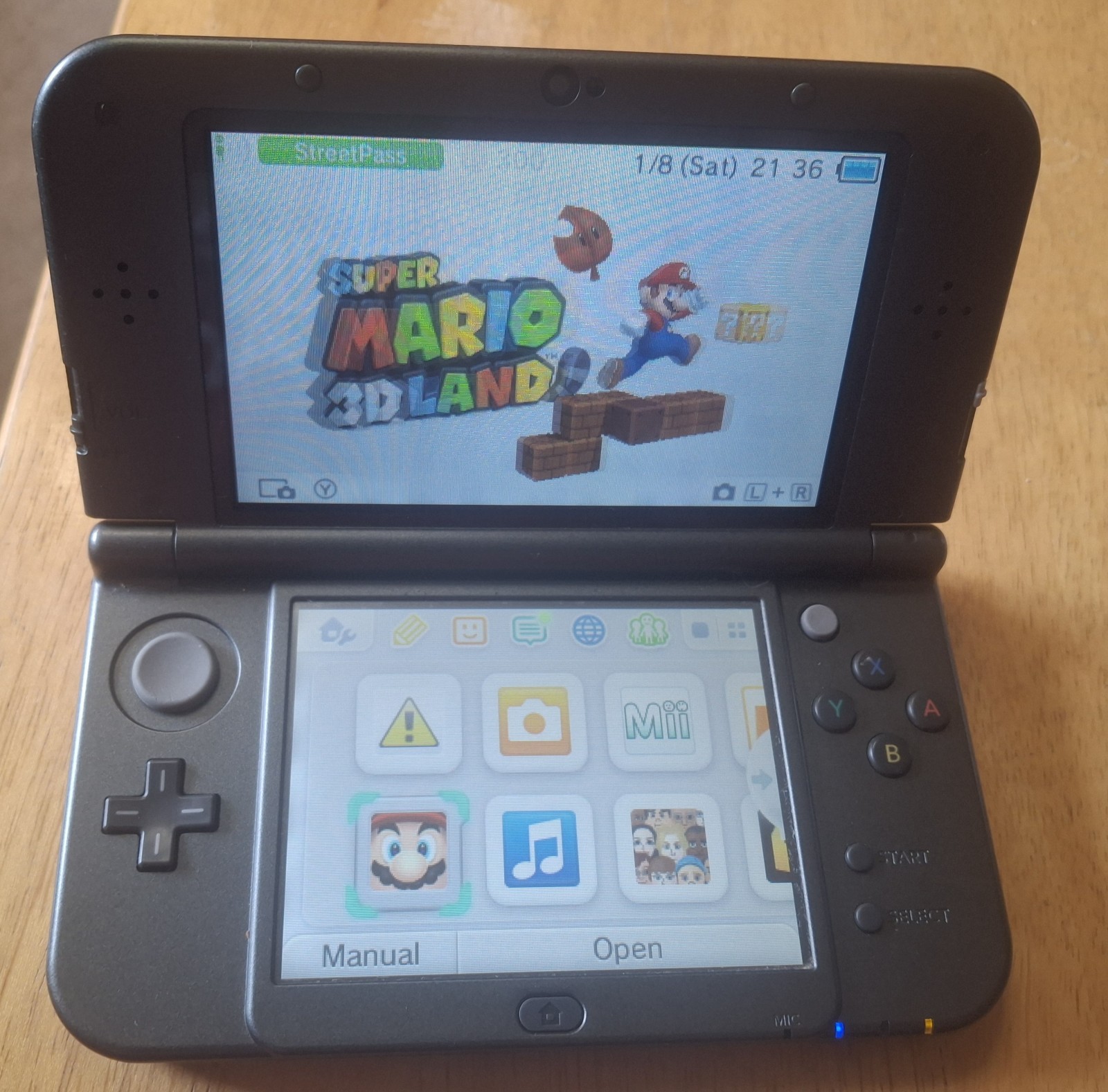NINTENDO NEW 3DS XL HANDHELD GAME CONSOLE GRAY W/SUPER MARIO 3D LAND RED-001