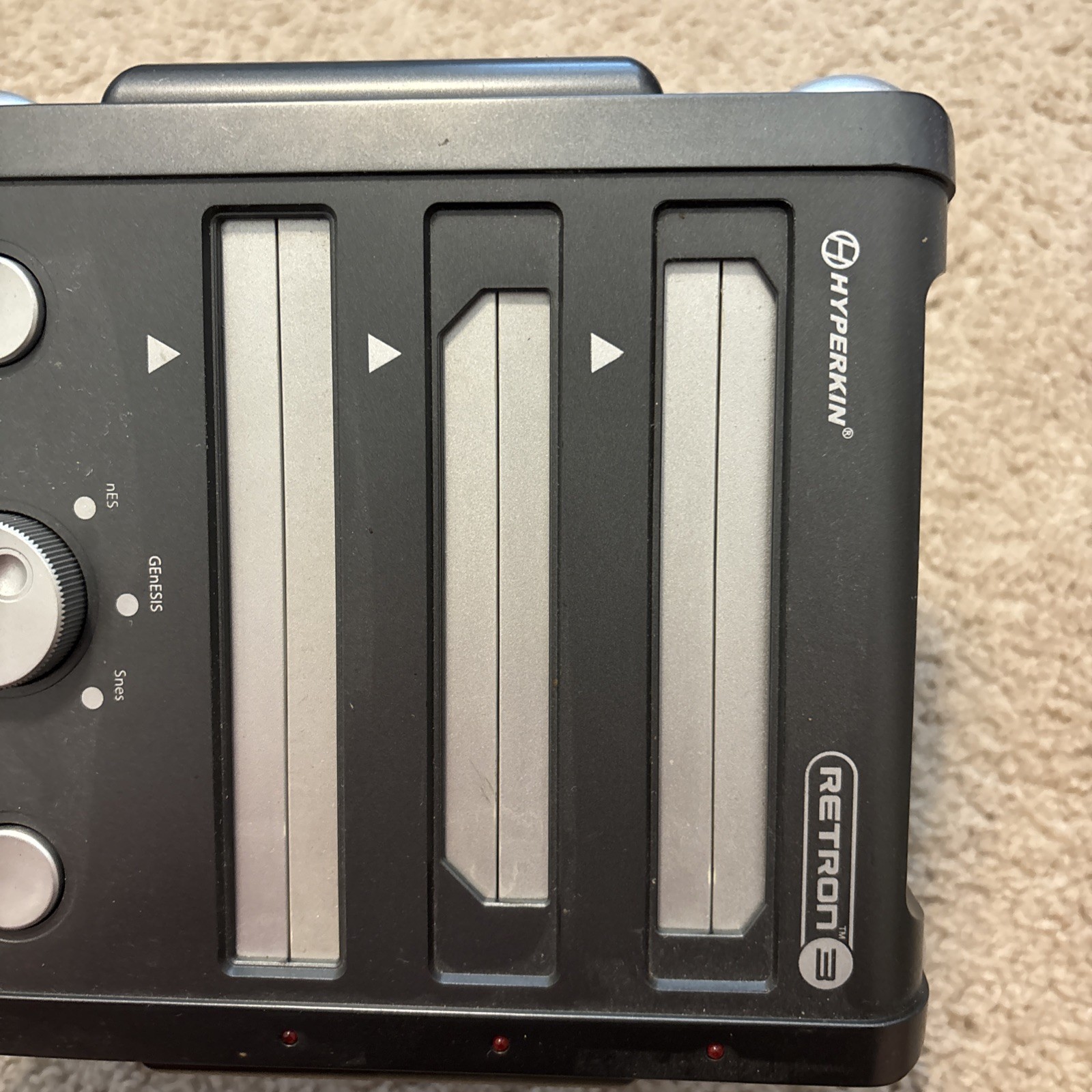 BROKEN Hyperkin Retron 3 Console For Parts NOT WORKING