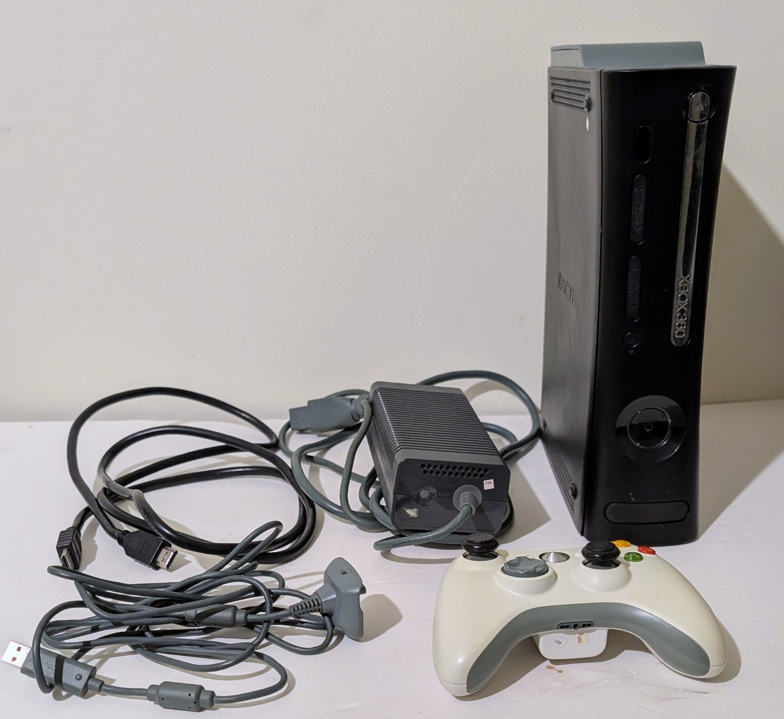 XBOX 360 Complete with Controller Power Cables 60gb Tested 2 Games Call Of Duty