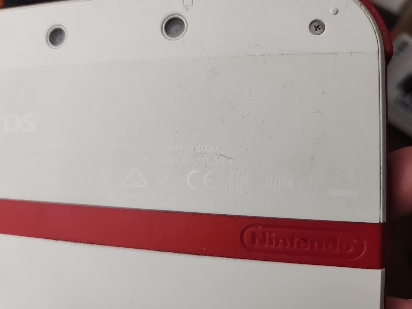 Nintendo 2DS Handheld Game Console FTR-001 White/Red With Memory Card & Charger