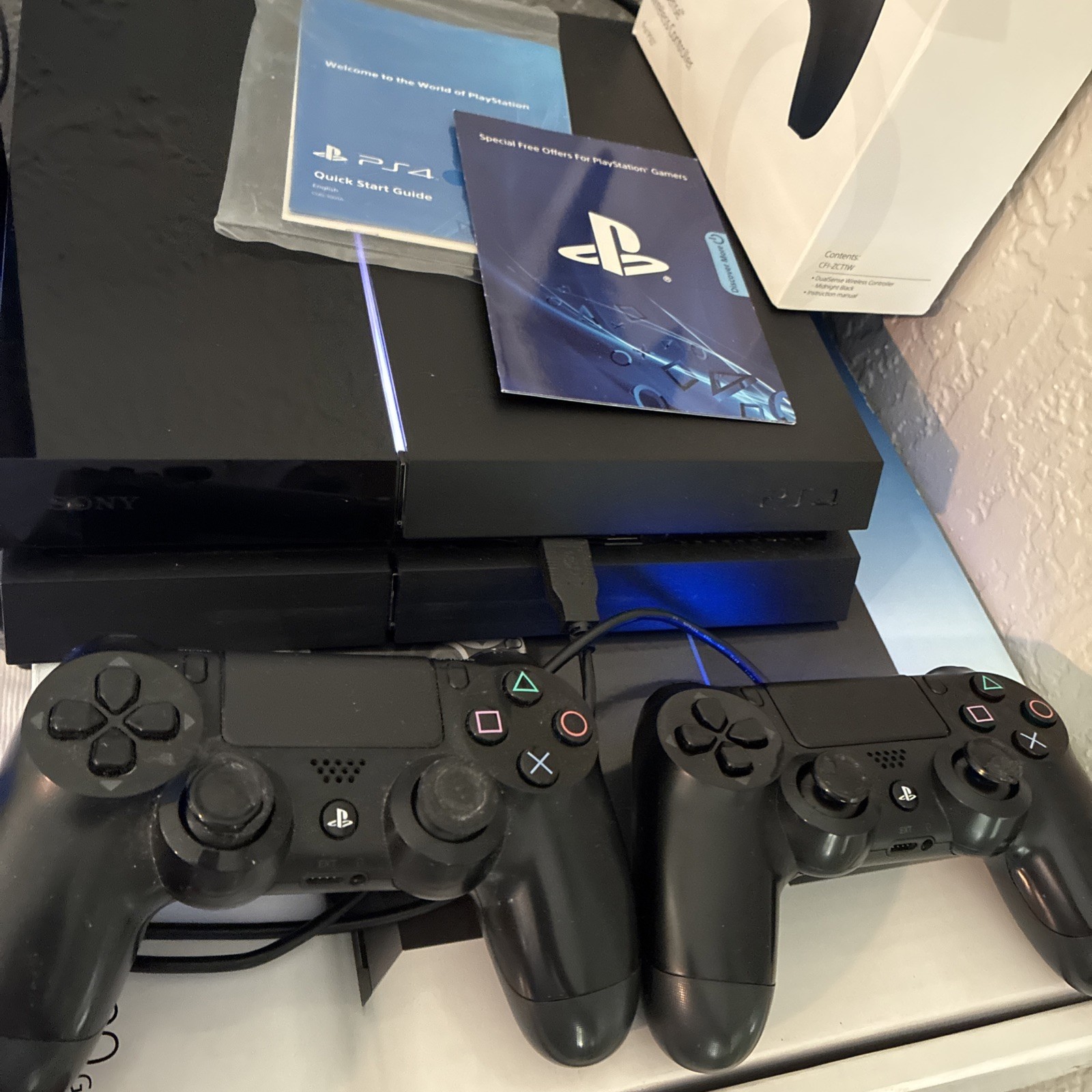 Sony PlayStation 4 500GB Console Bundle in Original Box w/ 2 Controllers & 4 Gam