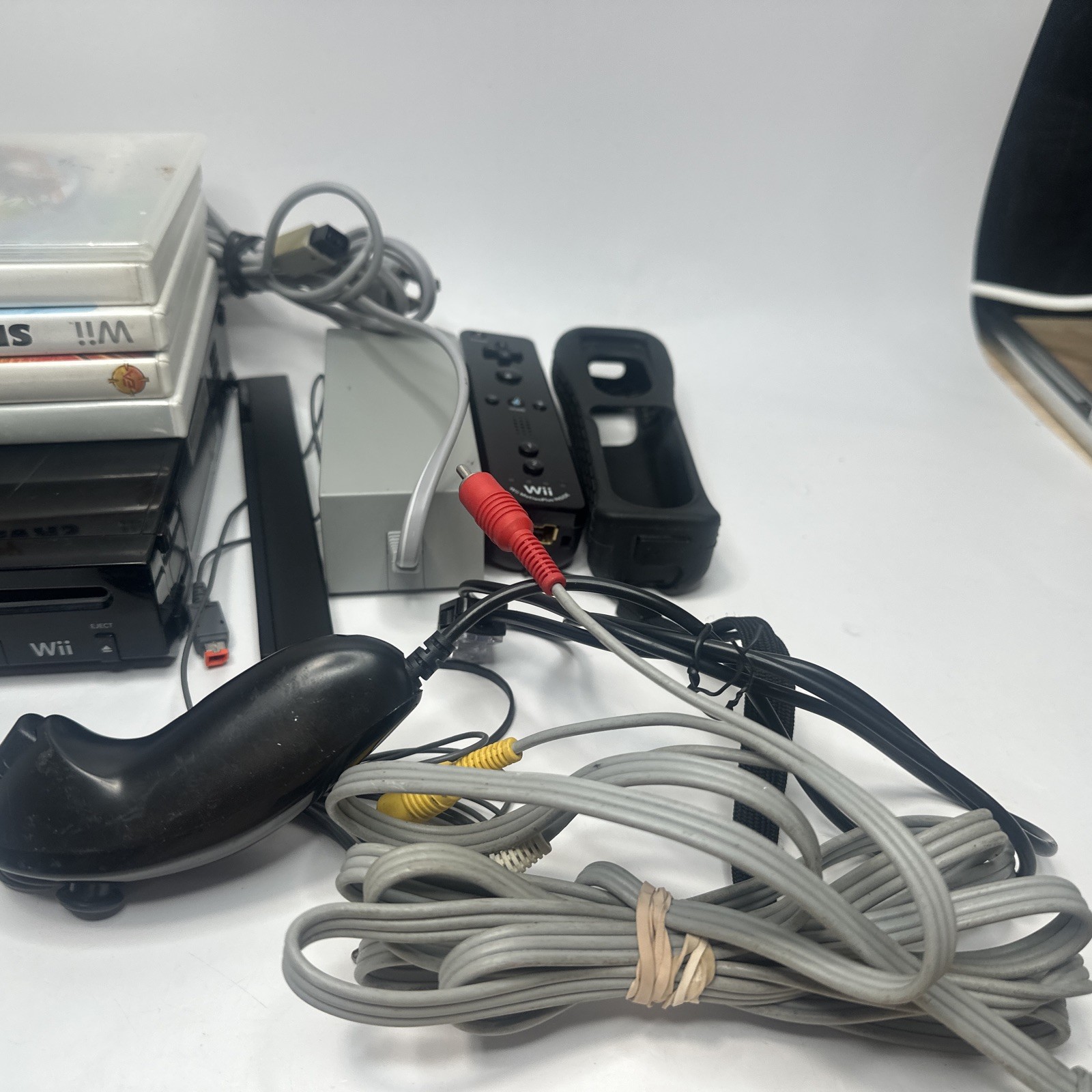 Nintendo Wii Bundle w/ Console, Cords, Controllers & Games