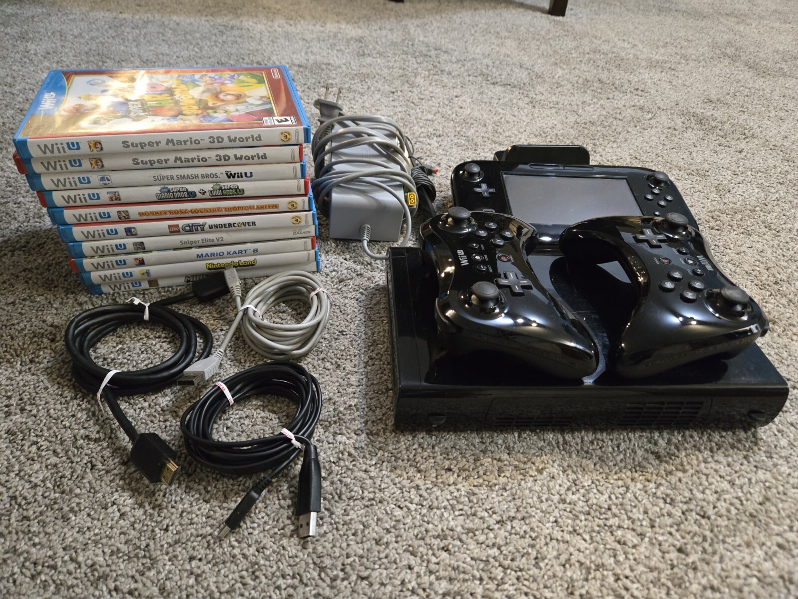Nintendo Wii U 32 GB Super Mario 3D World Deluxe Set – Black + Additional Games